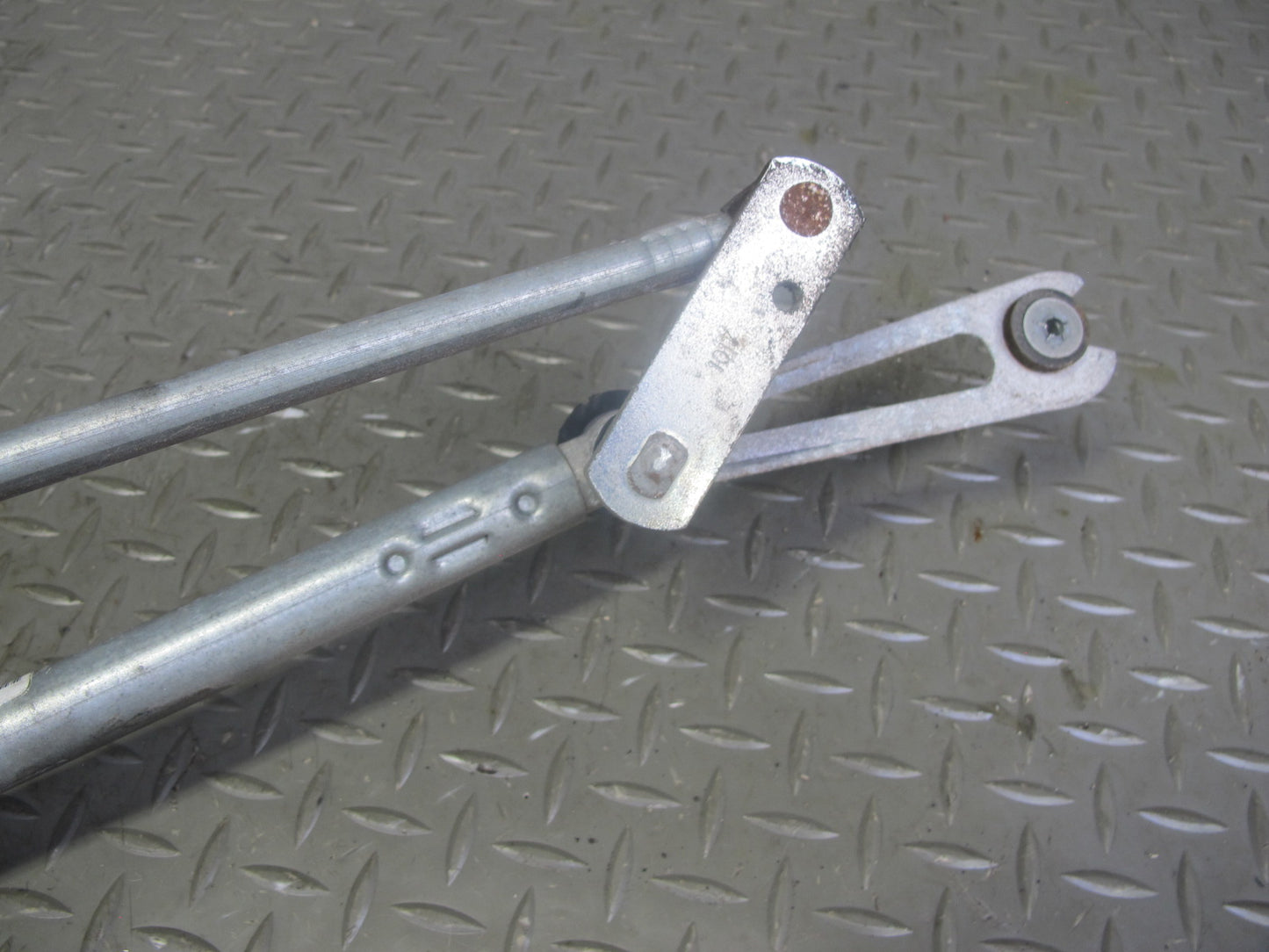 2003-2007 Hummer H2 Windshield Wiper Transmission Linkage W/ Motor