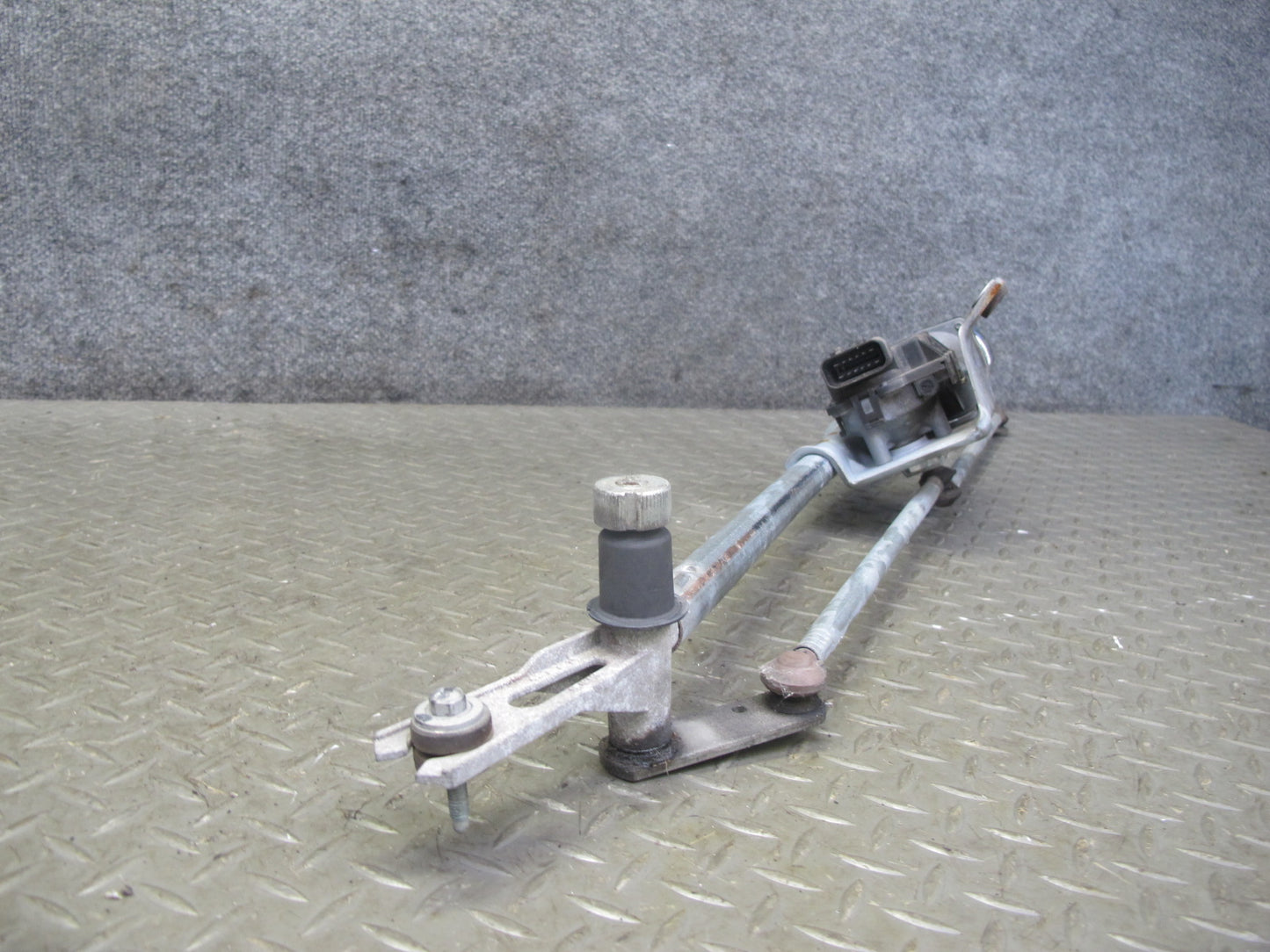 2003-2007 Hummer H2 Windshield Wiper Transmission Linkage W/ Motor