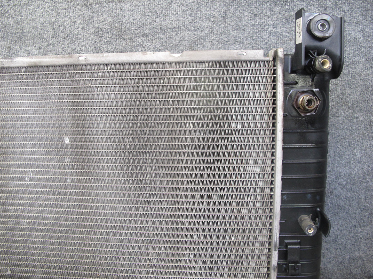 2003-2007 Hummer H2 6.0L Engine Motor Coolant Radiator