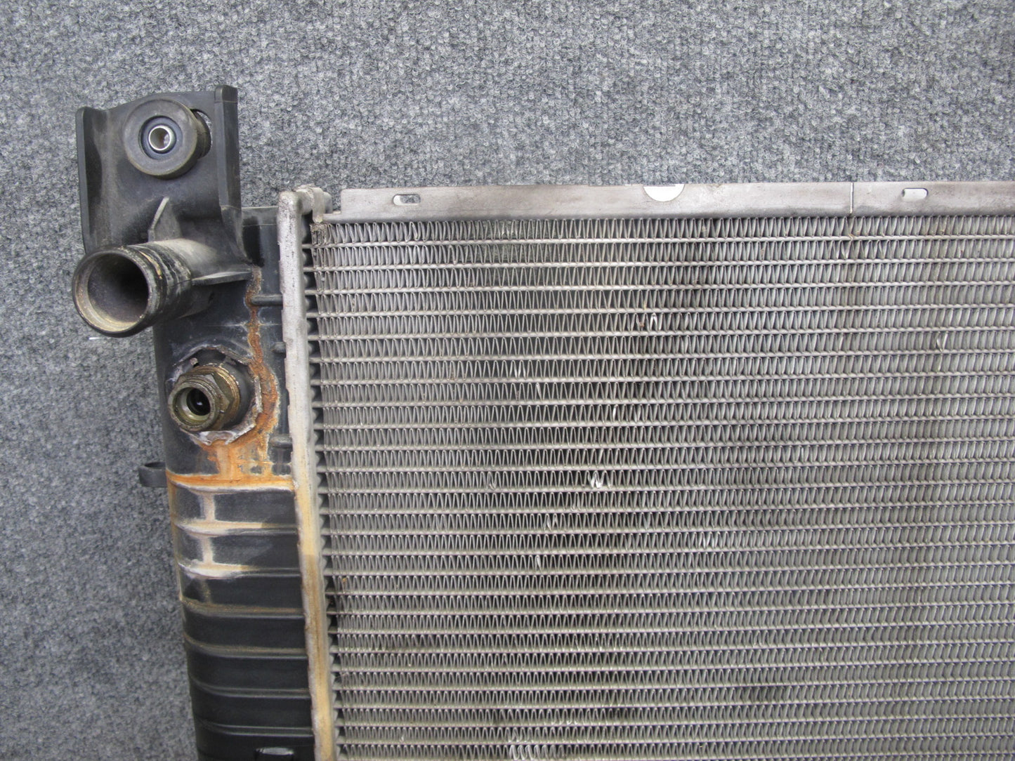 2003-2007 Hummer H2 6.0L Engine Motor Coolant Radiator