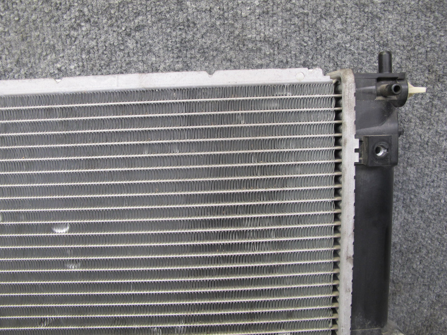 00-05 Toyota MR2 Spyder ZZW30L Engine Cooling Radiator 422132-1802 OEM
