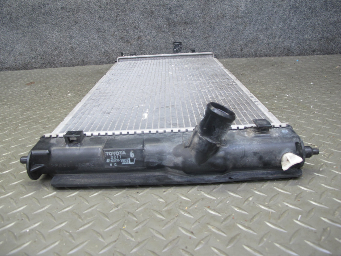 00-05 Toyota MR2 Spyder ZZW30L Engine Cooling Radiator 422132-1802 OEM