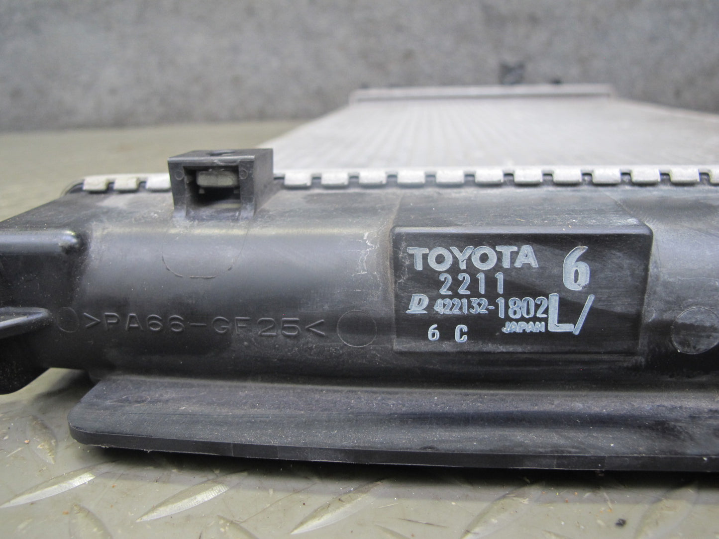 00-05 Toyota MR2 Spyder ZZW30L Engine Cooling Radiator 422132-1802 OEM
