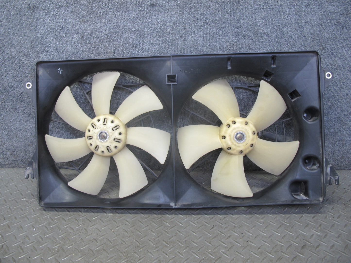 00-05 Toyota MR2 Spyder ZZW30L Engine Radiator Cooling Fan Motor Shroud OEM