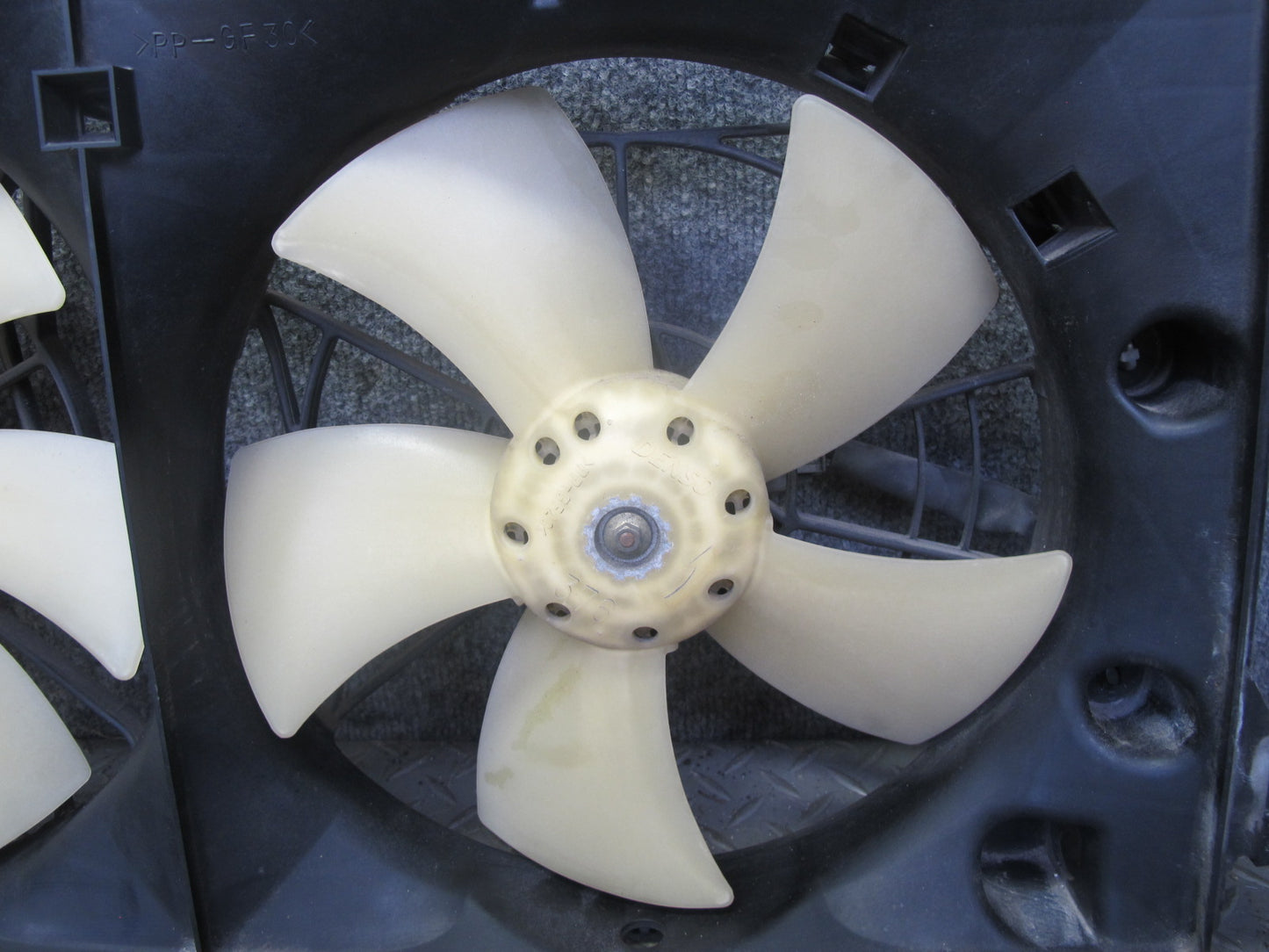 00-05 Toyota MR2 Spyder ZZW30L Engine Radiator Cooling Fan Motor Shroud OEM
