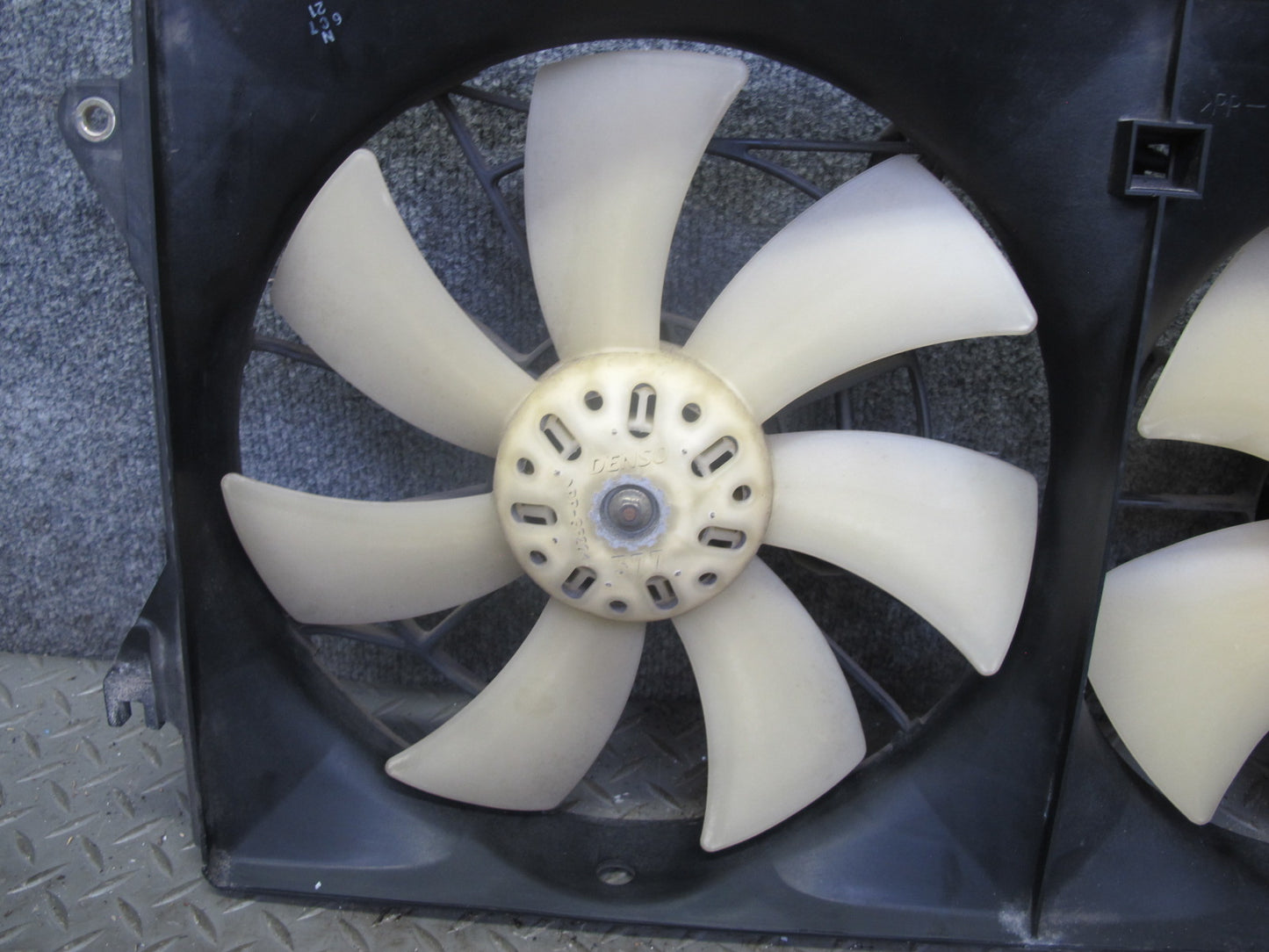 00-05 Toyota MR2 Spyder ZZW30L Engine Radiator Cooling Fan Motor Shroud OEM