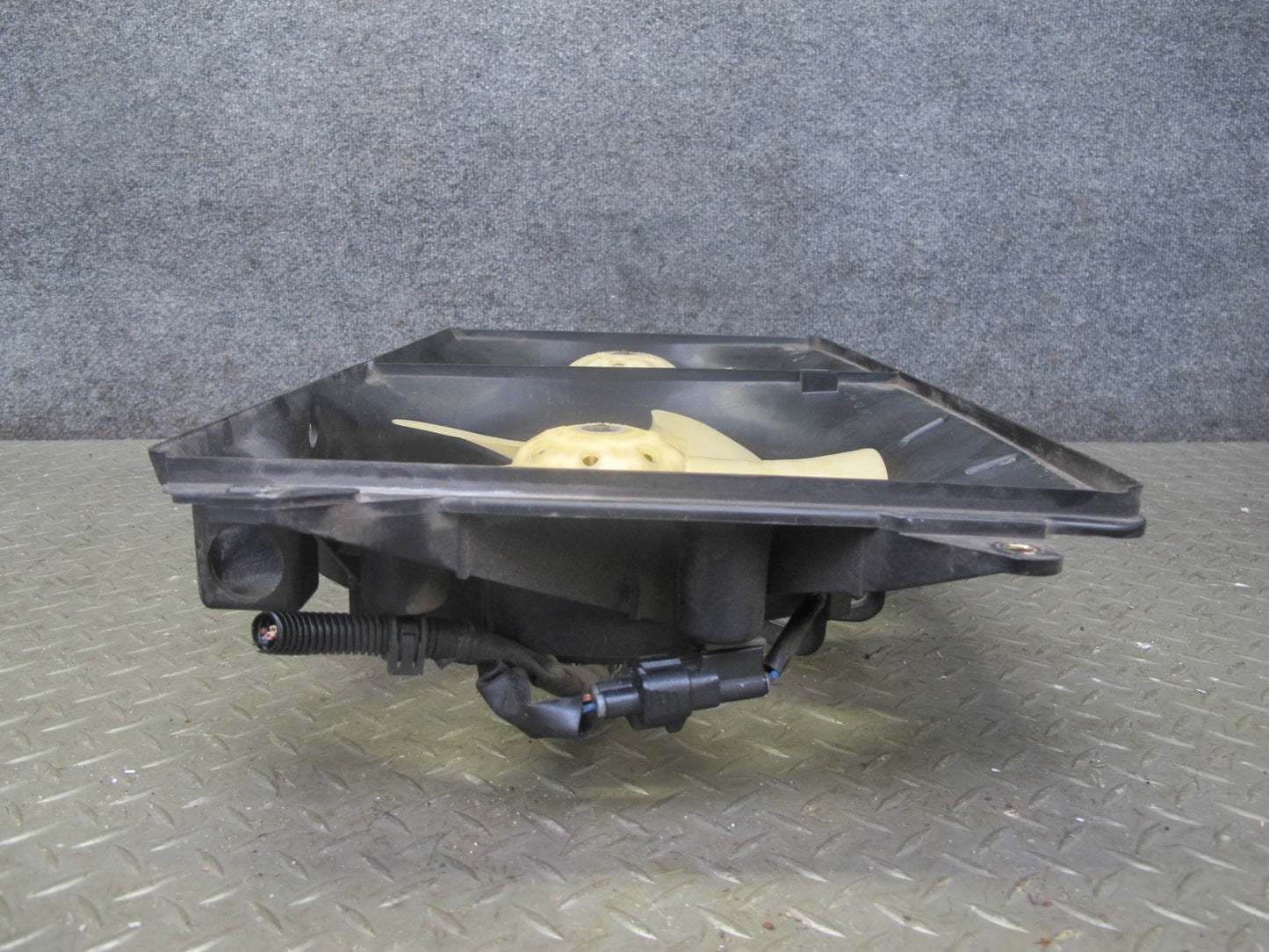 00-05 Toyota MR2 Spyder ZZW30L Engine Radiator Cooling Fan Motor Shroud OEM