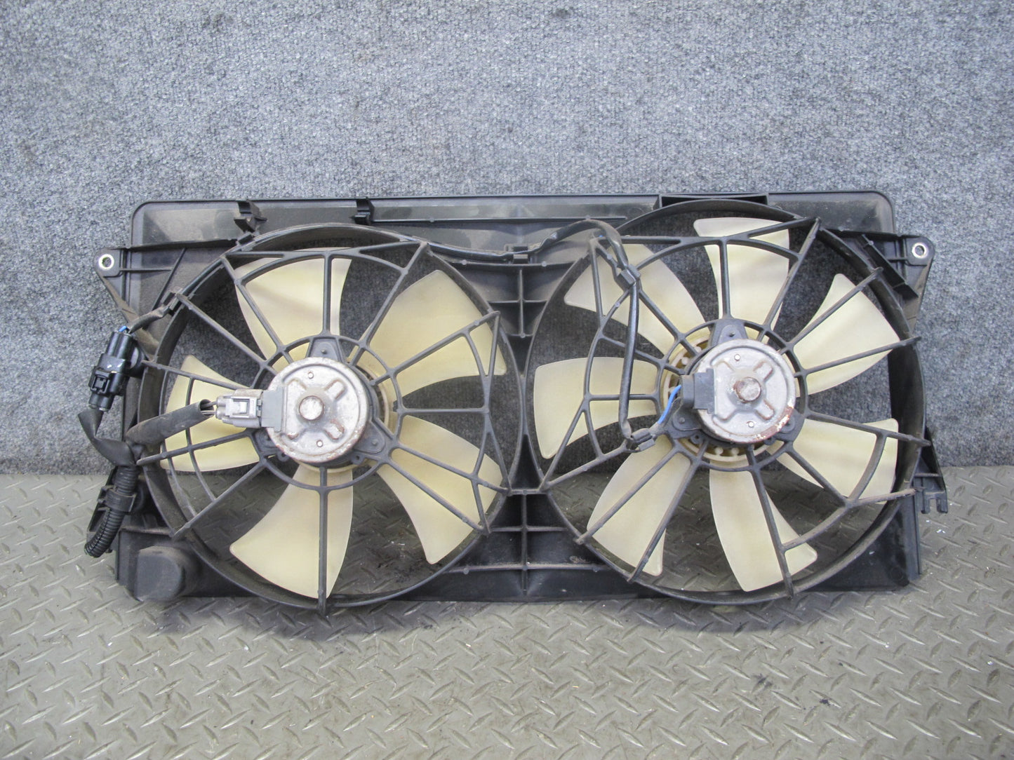 00-05 Toyota MR2 Spyder ZZW30L Engine Radiator Cooling Fan Motor Shroud OEM