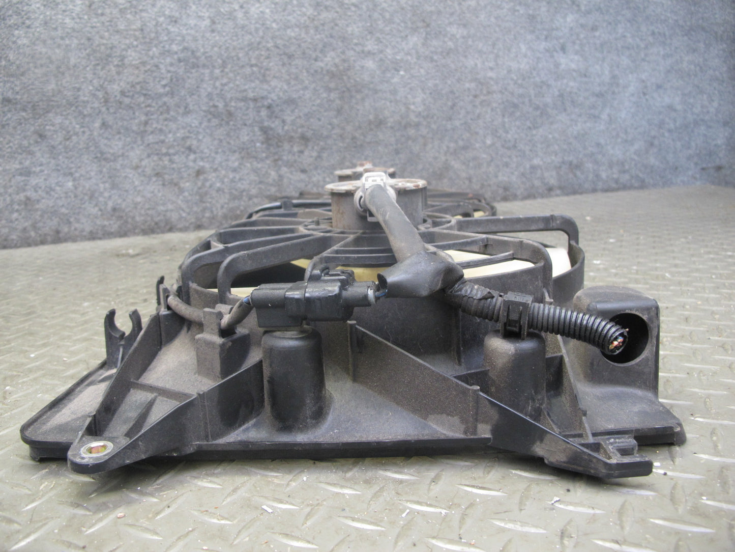 00-05 Toyota MR2 Spyder ZZW30L Engine Radiator Cooling Fan Motor Shroud OEM