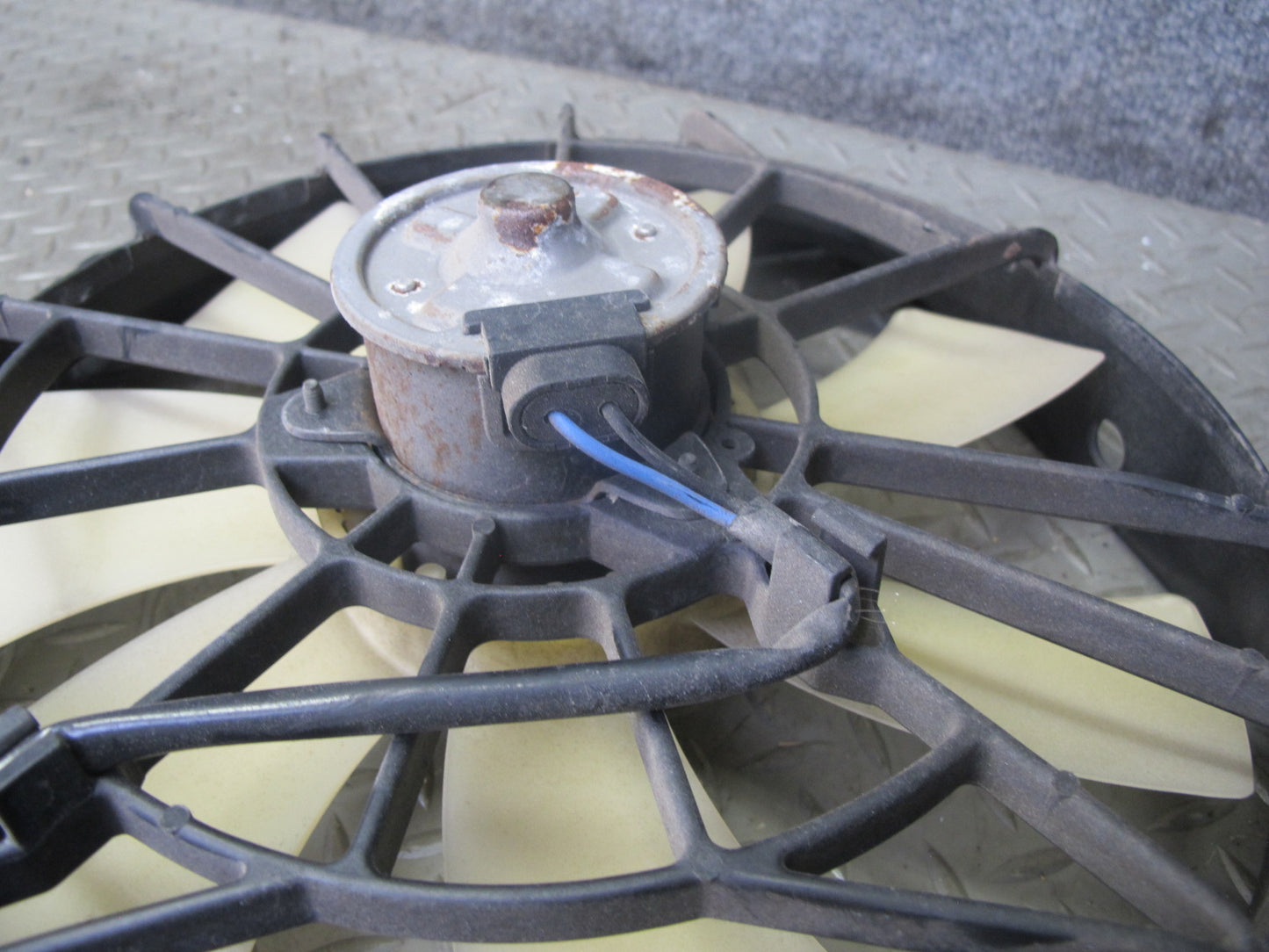 00-05 Toyota MR2 Spyder ZZW30L Engine Radiator Cooling Fan Motor Shroud OEM