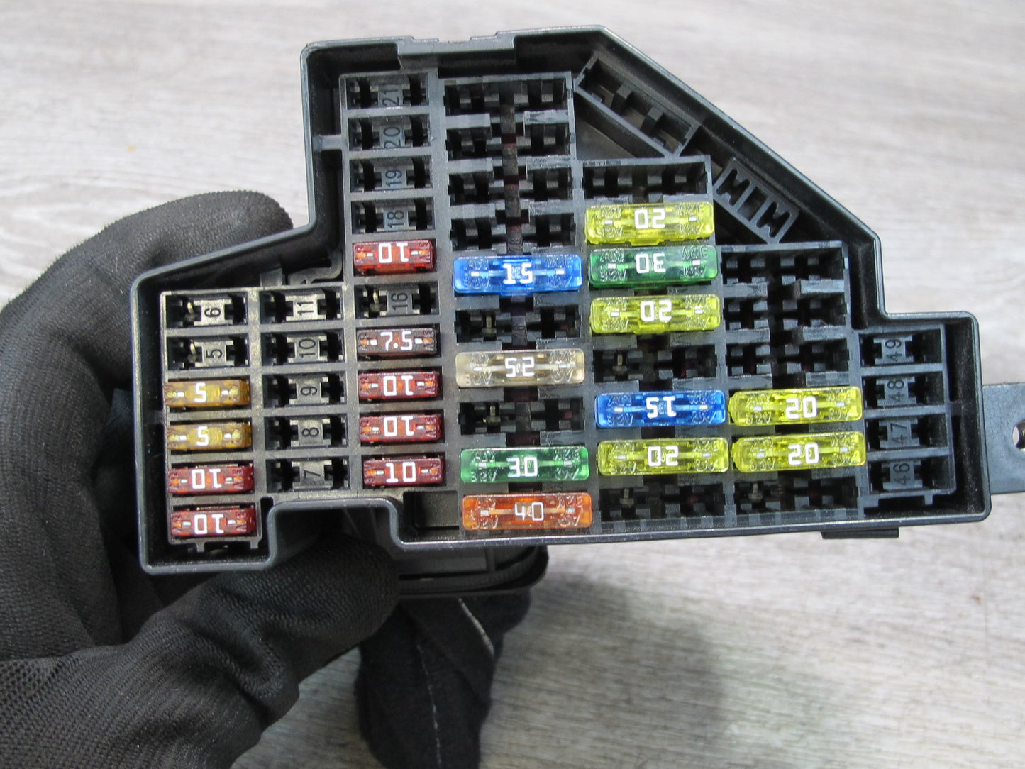 2008 VW Golf MK5 R32 VR6 Interior Fuse Relay Box Module OEM