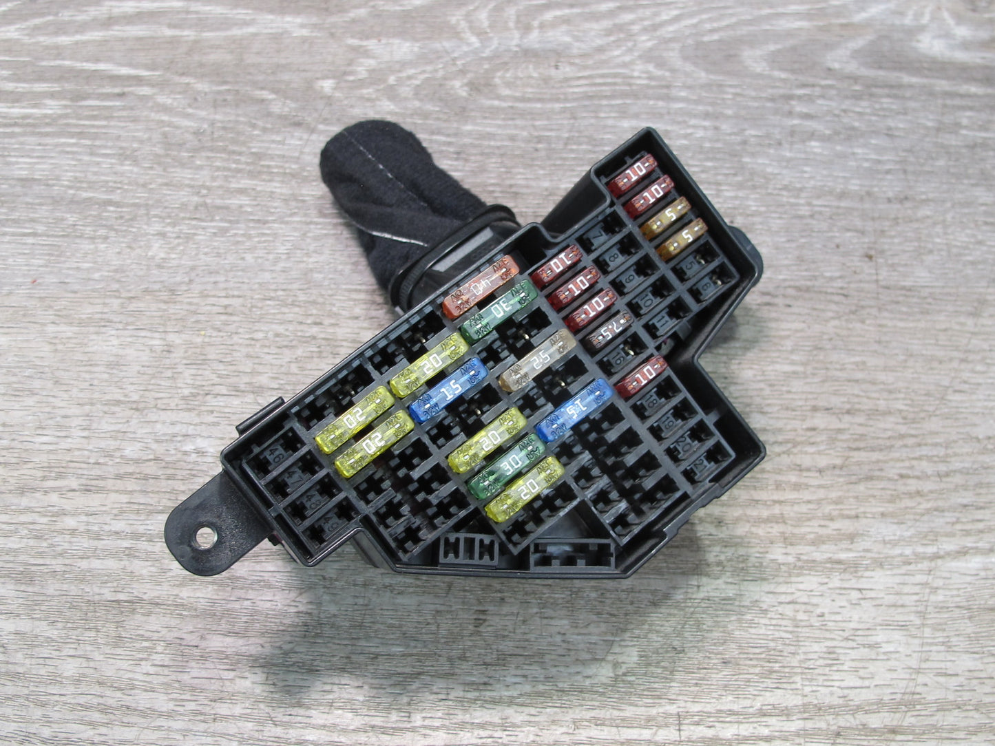 2008 VW Golf MK5 R32 VR6 Interior Fuse Relay Box Module OEM