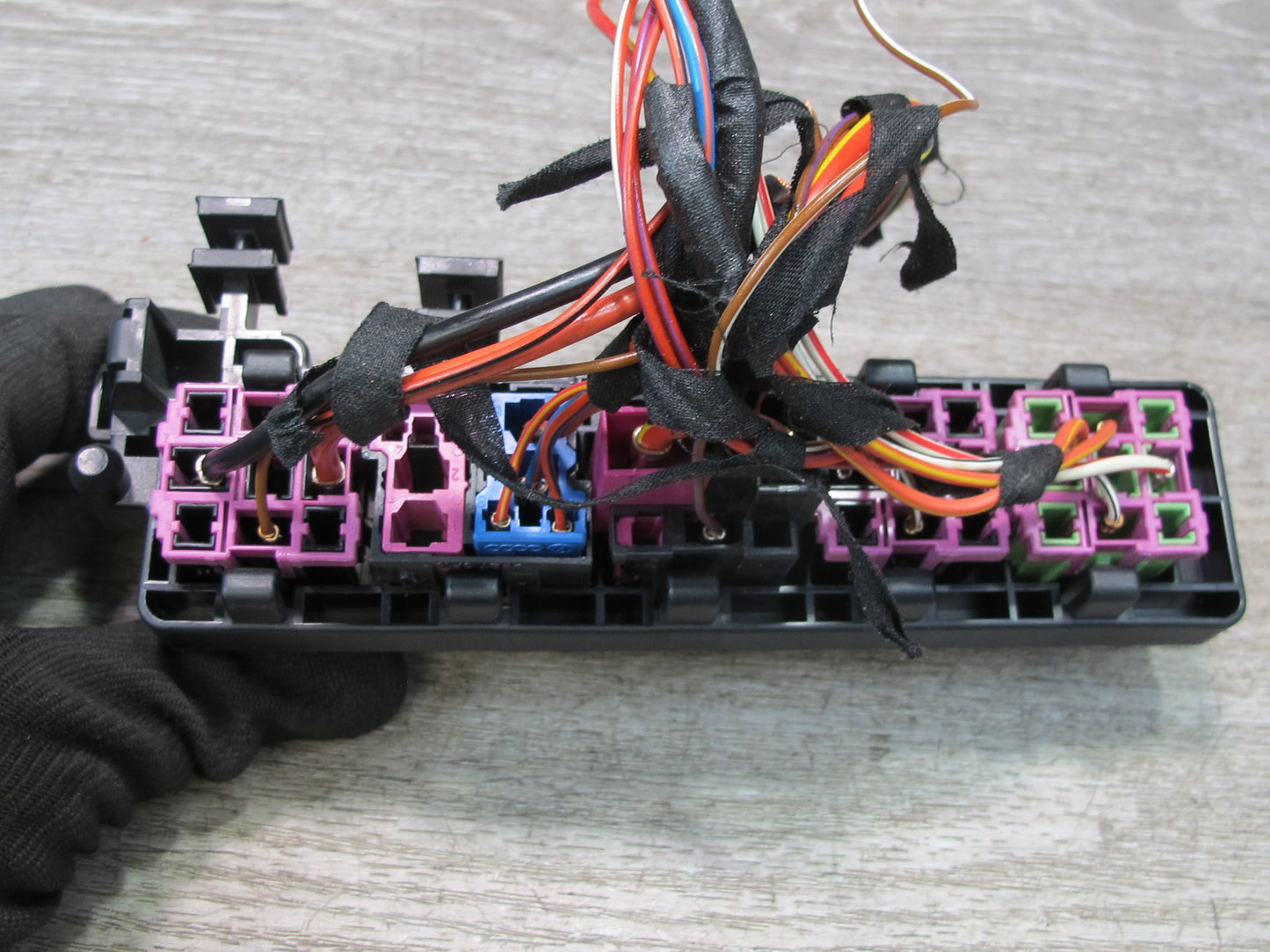 2008 VW Golf R32 R GTI Rabbit EOS Interior Fuse Relay w Holder OEM