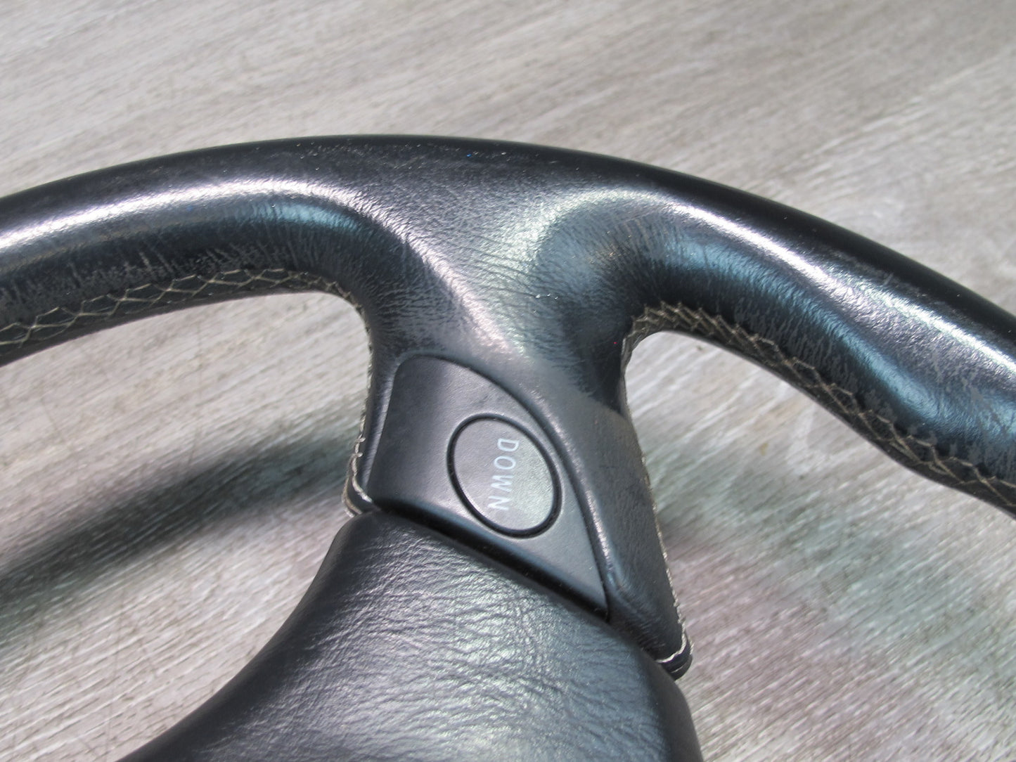 01-05 LEXUS IS300 FRONT LEFT DRIVER SIDE STEERING WHEEL W/ SRS AIRBAG OEM