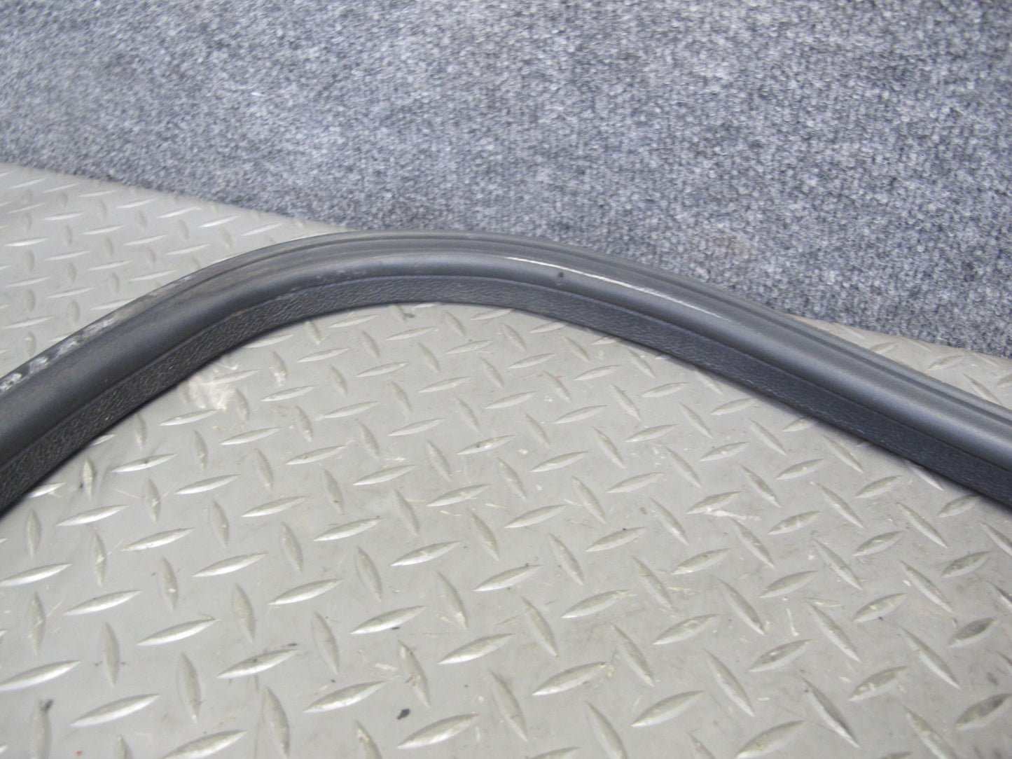 2003-2009 Hummer H2 Rear Trunk Tailgate Lift Gate Weather Strip Rubber Seal