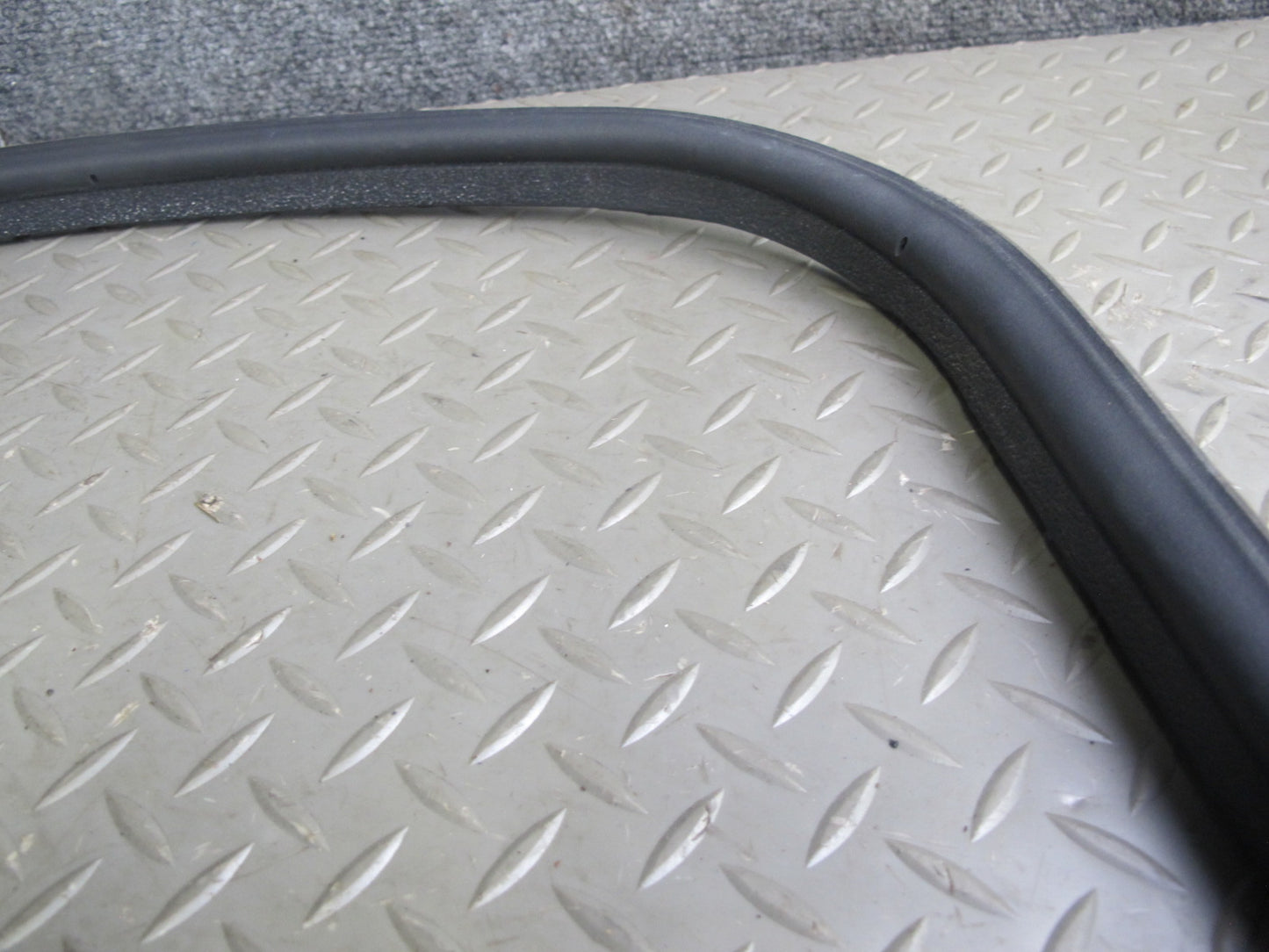2003-2009 Hummer H2 Rear Trunk Tailgate Lift Gate Weather Strip Rubber Seal