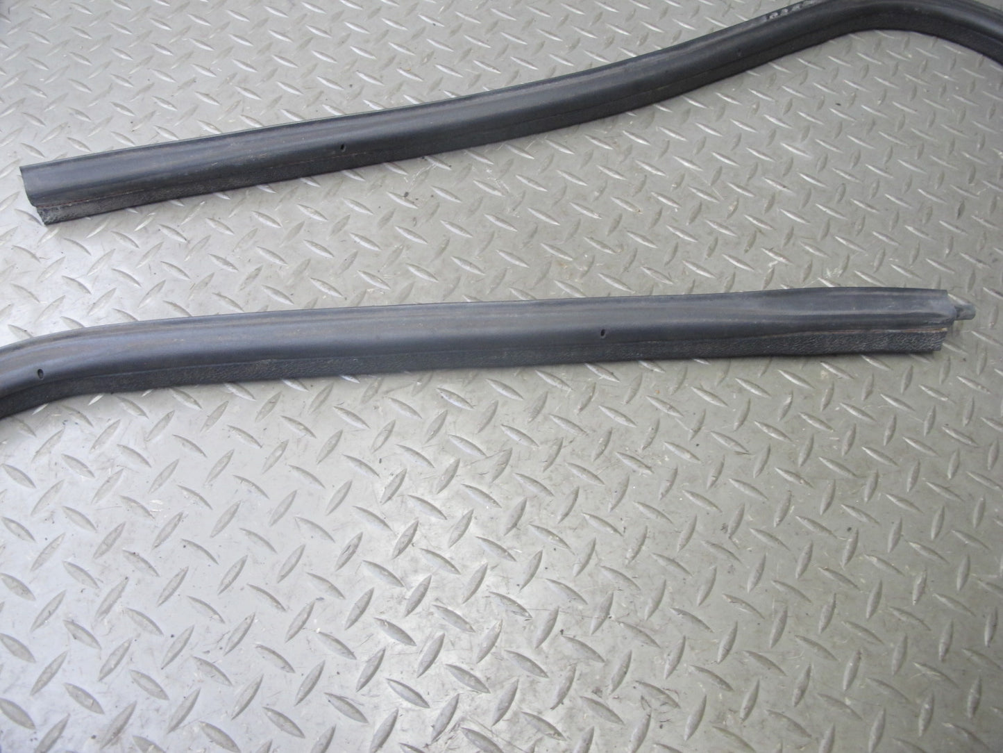 2003-2009 Hummer H2 Rear Trunk Tailgate Lift Gate Weather Strip Rubber Seal