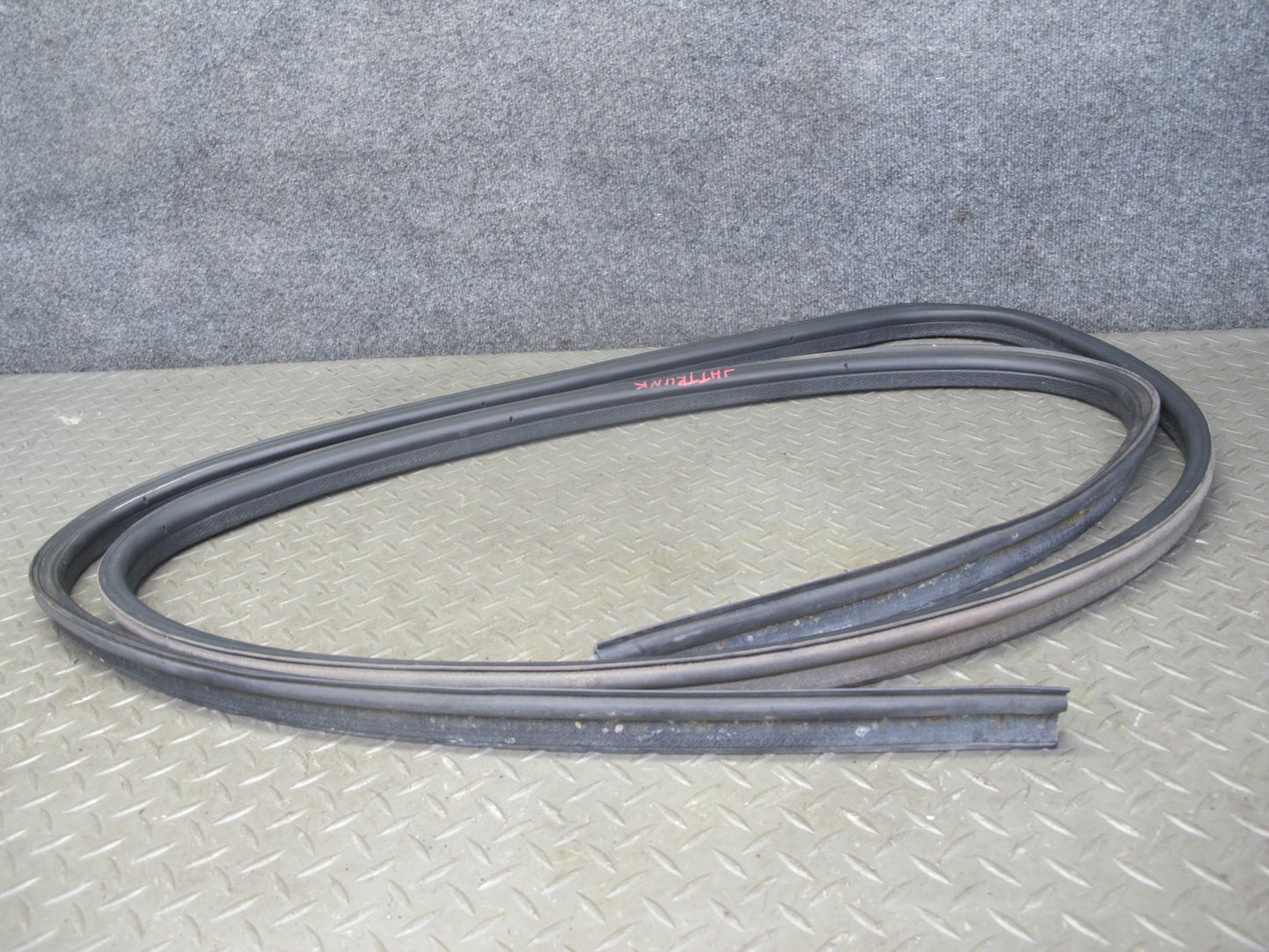2003-2009 Hummer H2 Rear Trunk Tailgate Lift Gate Weather Strip Rubber Seal