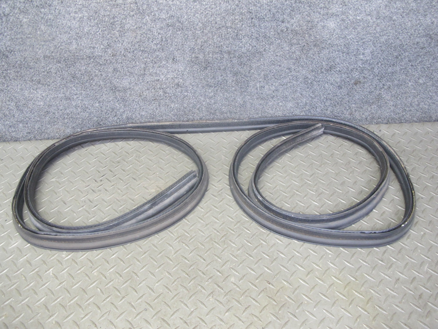 2003-2009 Hummer H2 Rear Trunk Tailgate Lift Gate Weather Strip Rubber Seal