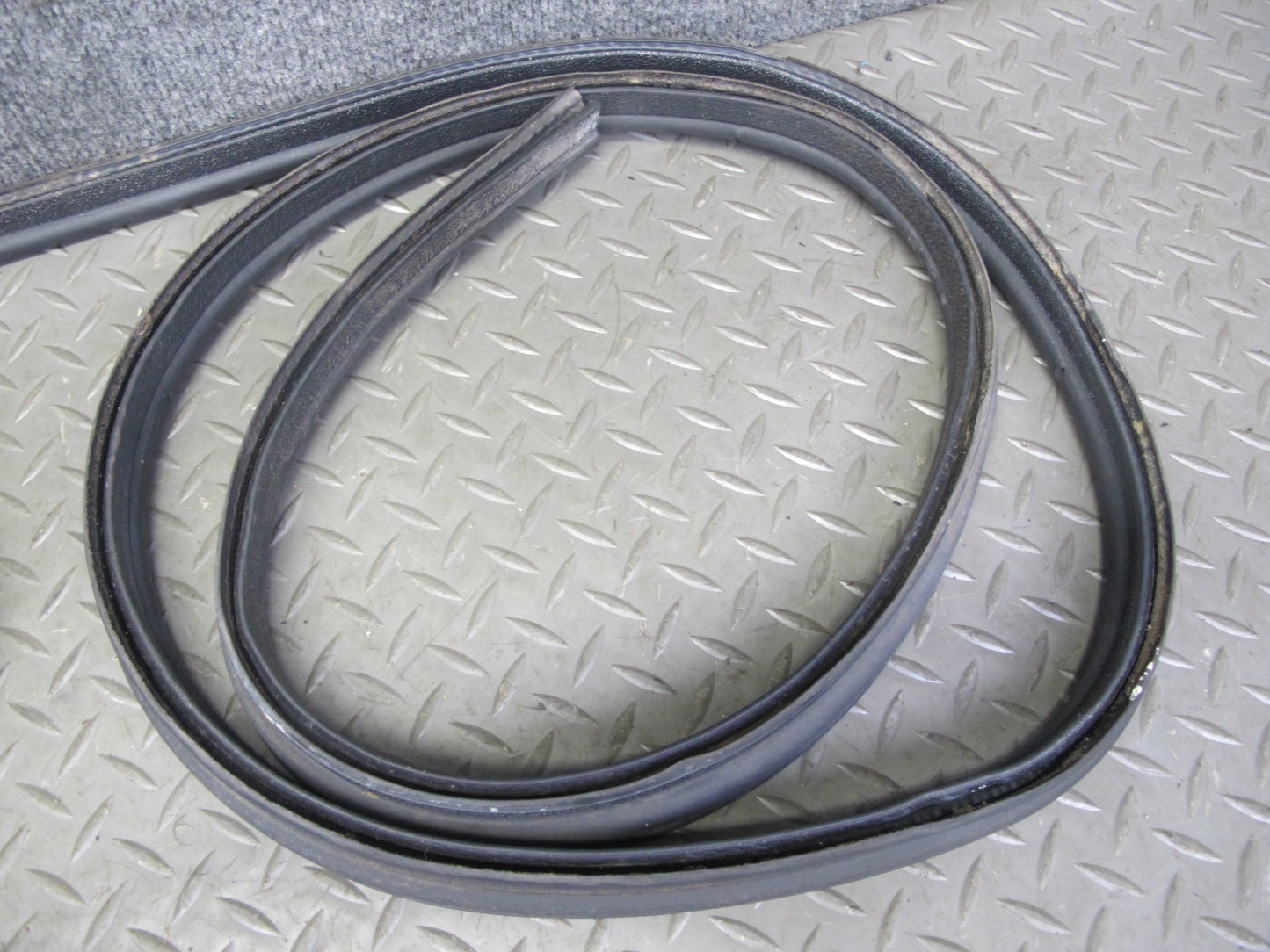 2003-2009 Hummer H2 Rear Trunk Tailgate Lift Gate Weather Strip Rubber Seal