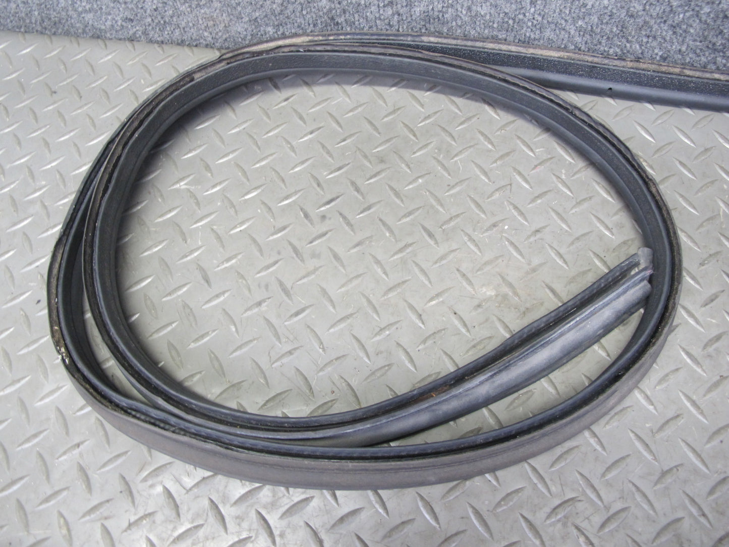 2003-2009 Hummer H2 Rear Trunk Tailgate Lift Gate Weather Strip Rubber Seal