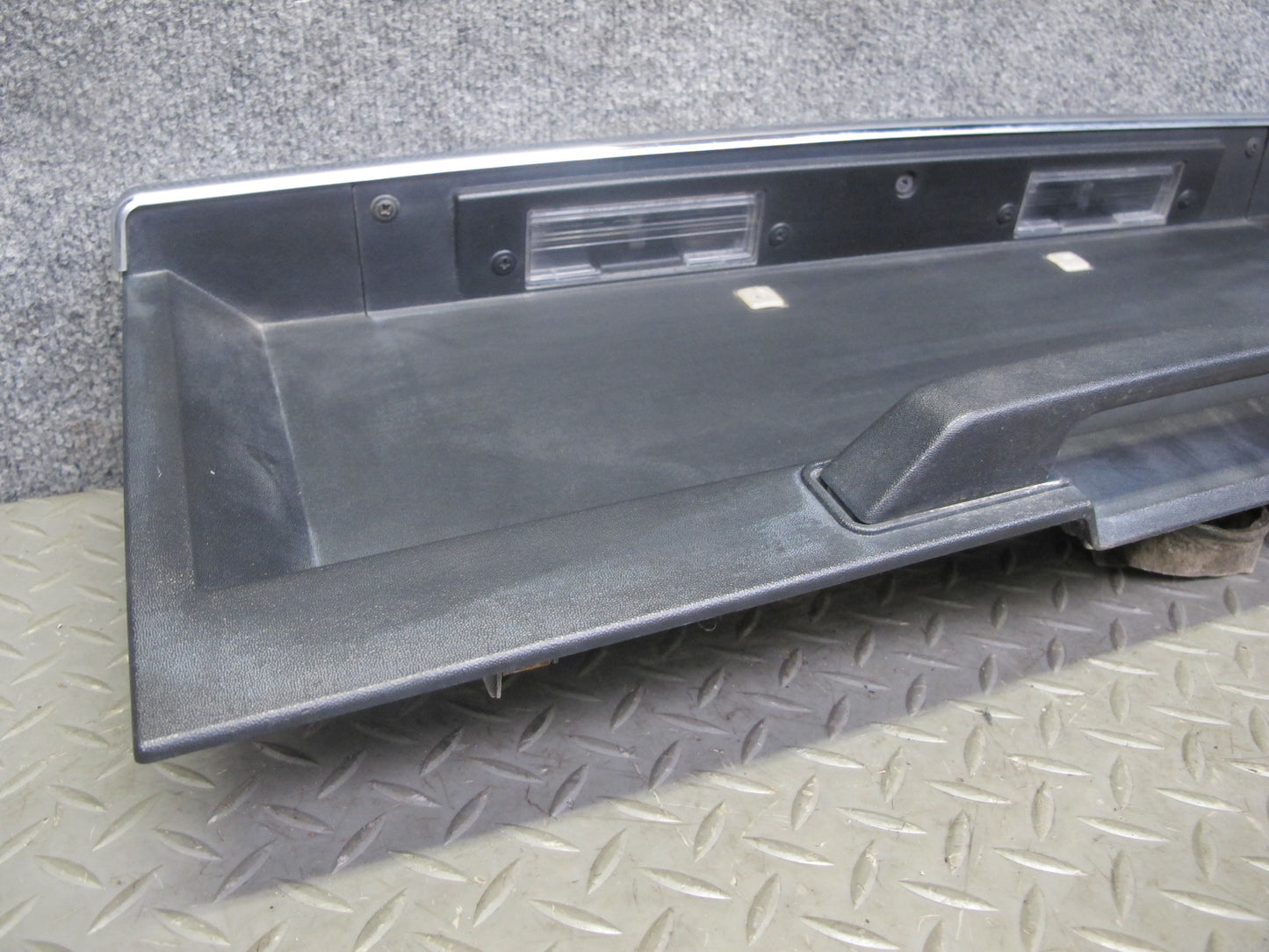 2003-2005 Hummer H2 Rear Trunk Lid Liftgate License Plate Panel W/ Handle