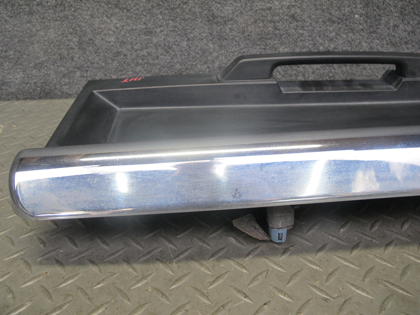 2003-2005 Hummer H2 Rear Trunk Lid Liftgate License Plate Panel W/ Handle
