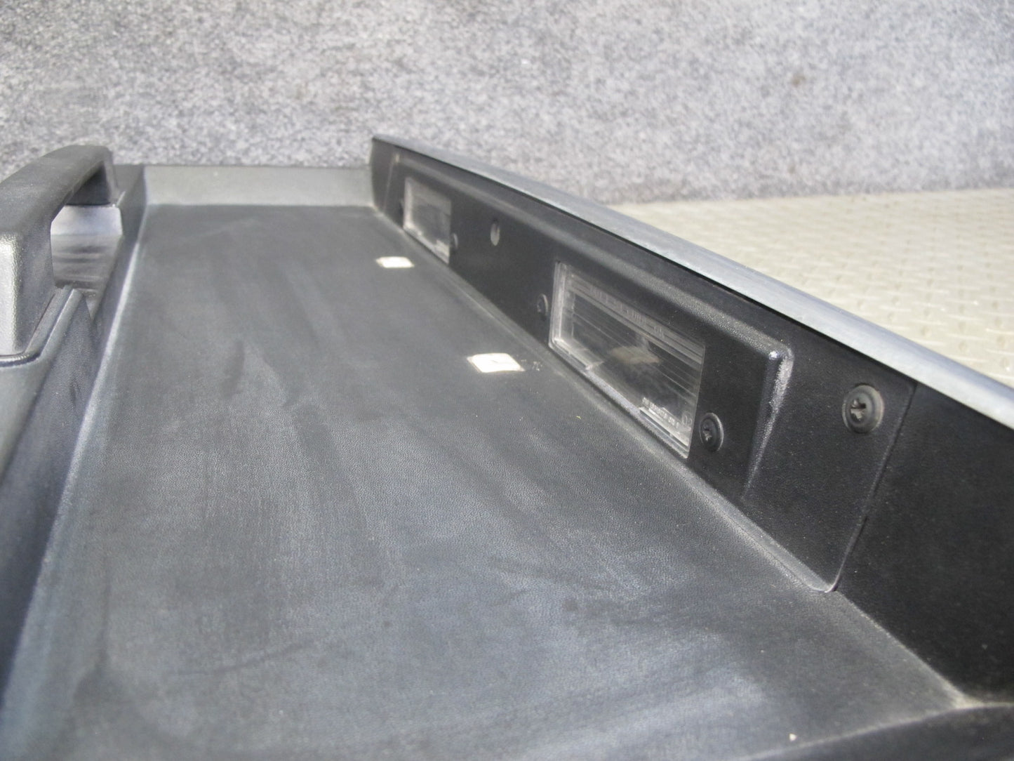 2003-2005 Hummer H2 Rear Trunk Lid Liftgate License Plate Panel W/ Handle