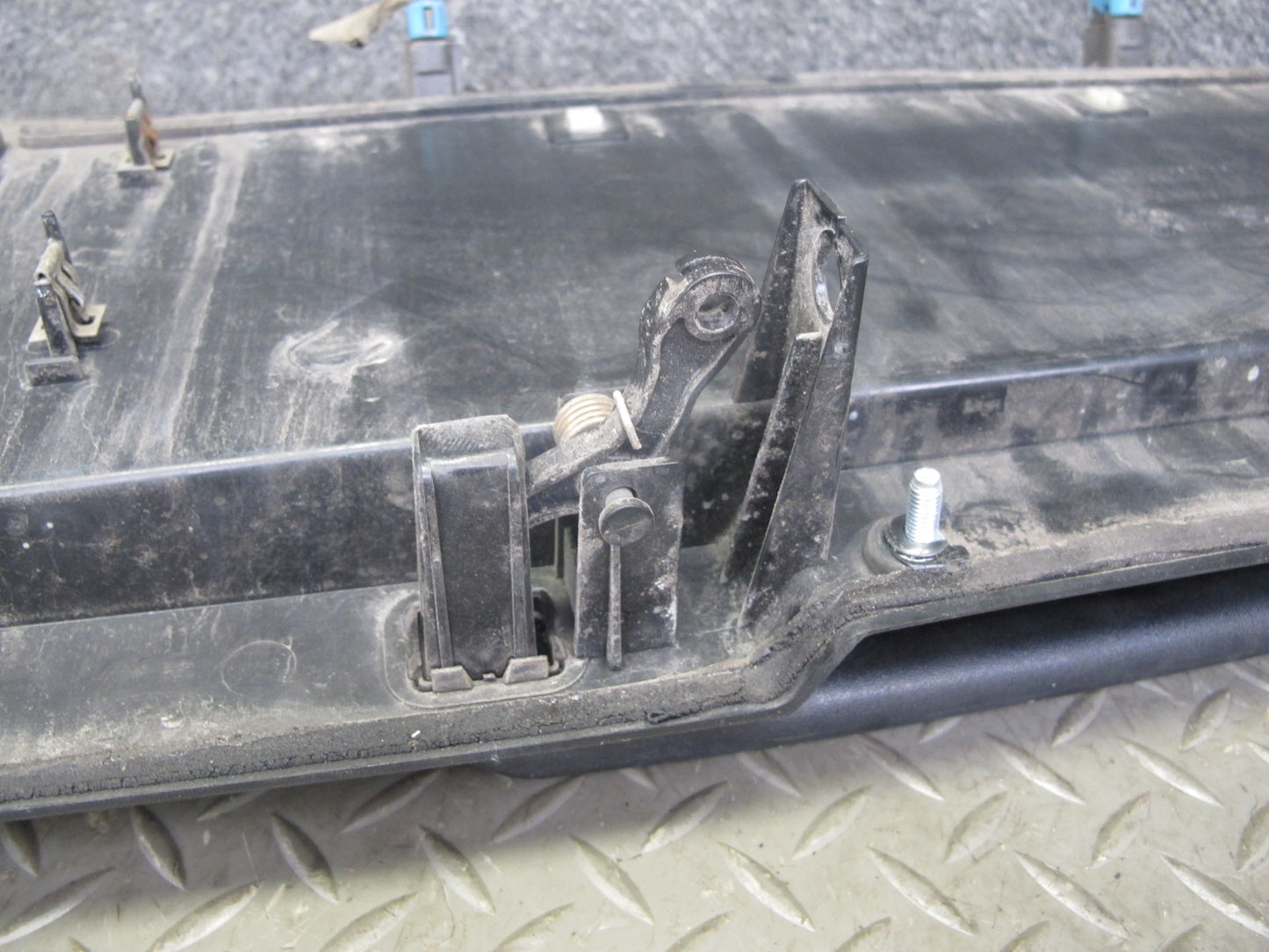 2003-2005 Hummer H2 Rear Trunk Lid Liftgate License Plate Panel W/ Handle