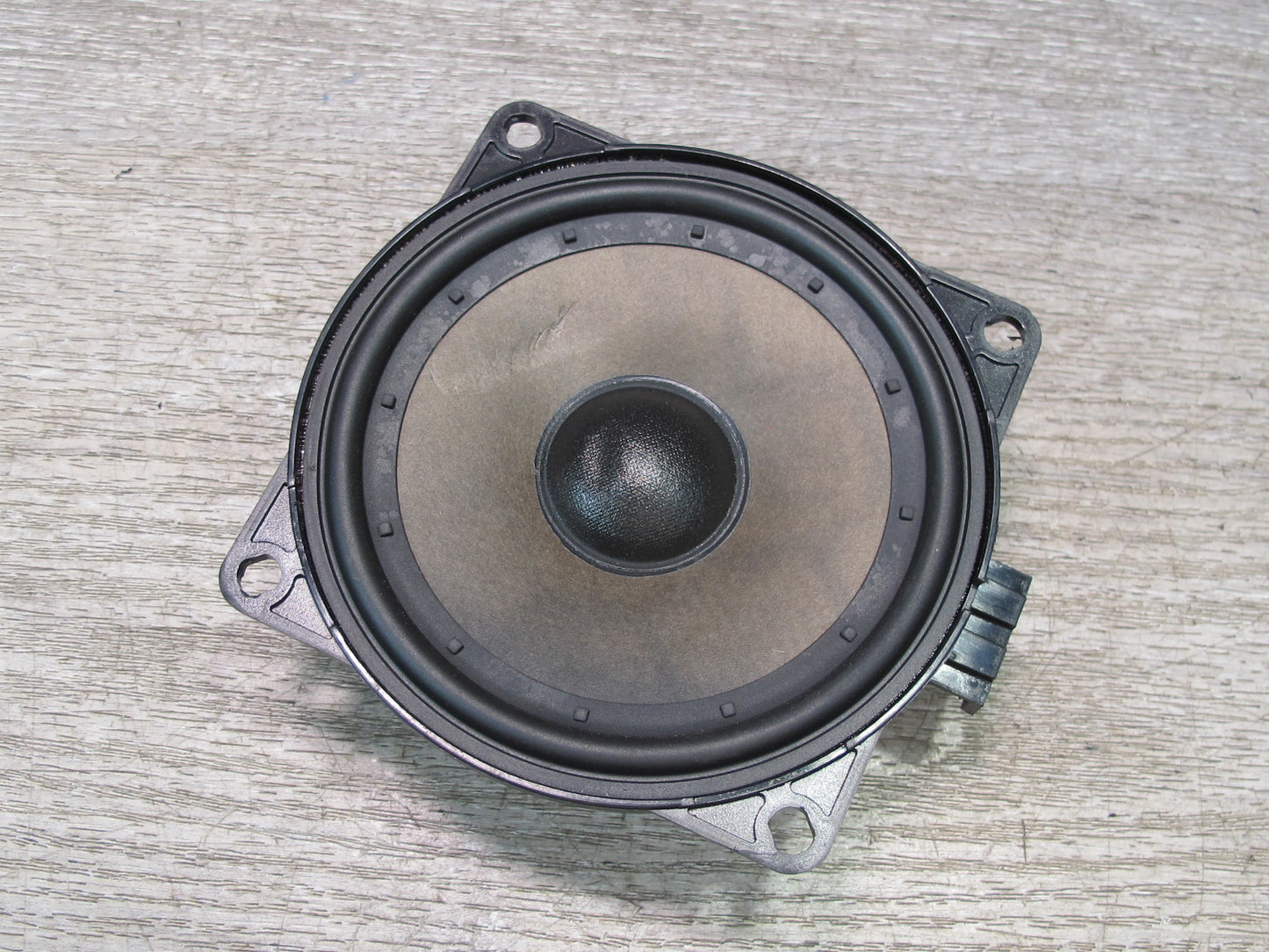 05-14 VW R32 GTI Rabbit Jetta Set of 2 Front Left & Right Door Audio Speaker OEM