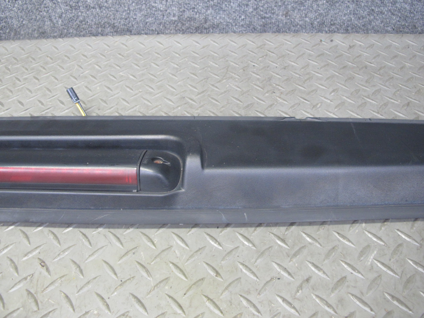 2003-2004 Hummer H2 Rear Center High Mount 3RD Third Brake Stop Lamp Light
