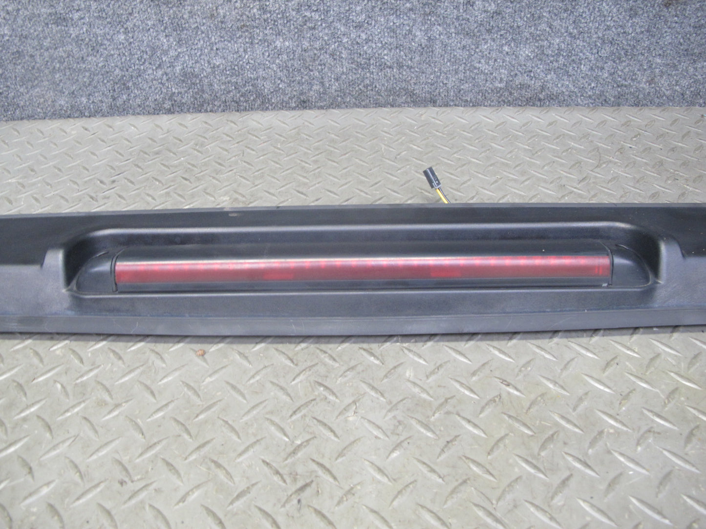 2003-2004 Hummer H2 Rear Center High Mount 3RD Third Brake Stop Lamp Light