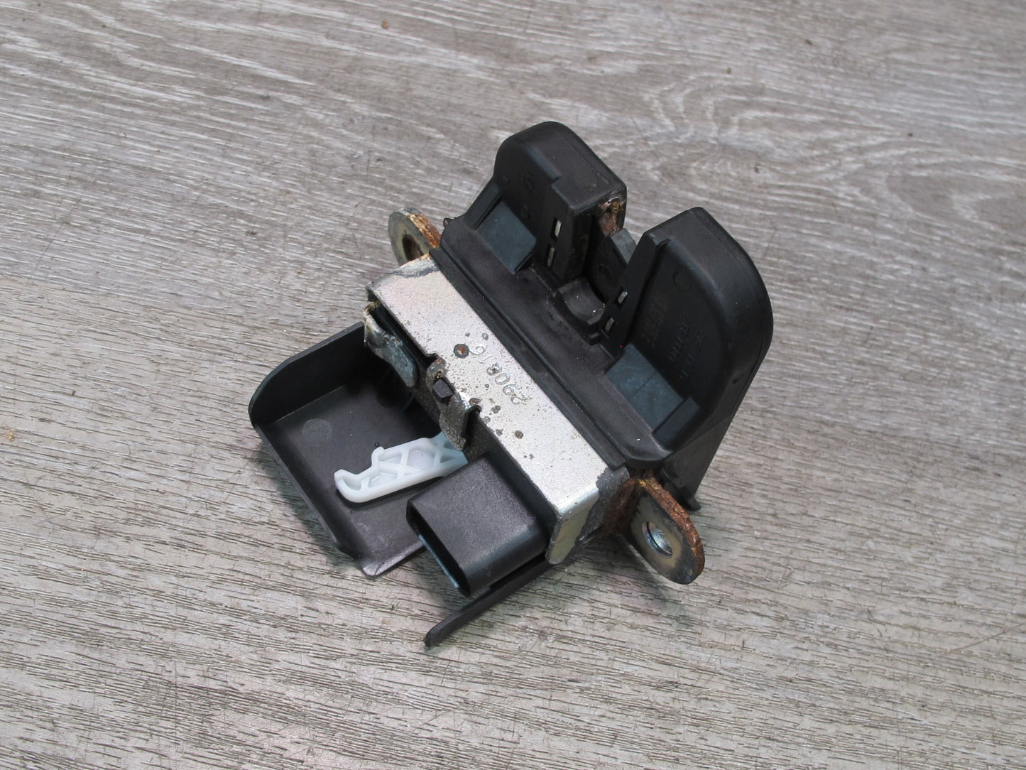 06-10 VW R32 GTI Rabbit Passat Trunk Tailgate Hatch Door Lock Latch Actuator OEM