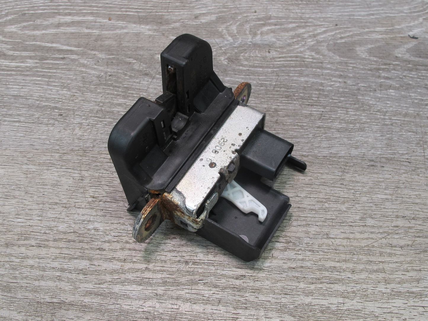 06-10 VW R32 GTI Rabbit Passat Trunk Tailgate Hatch Door Lock Latch Actuator OEM