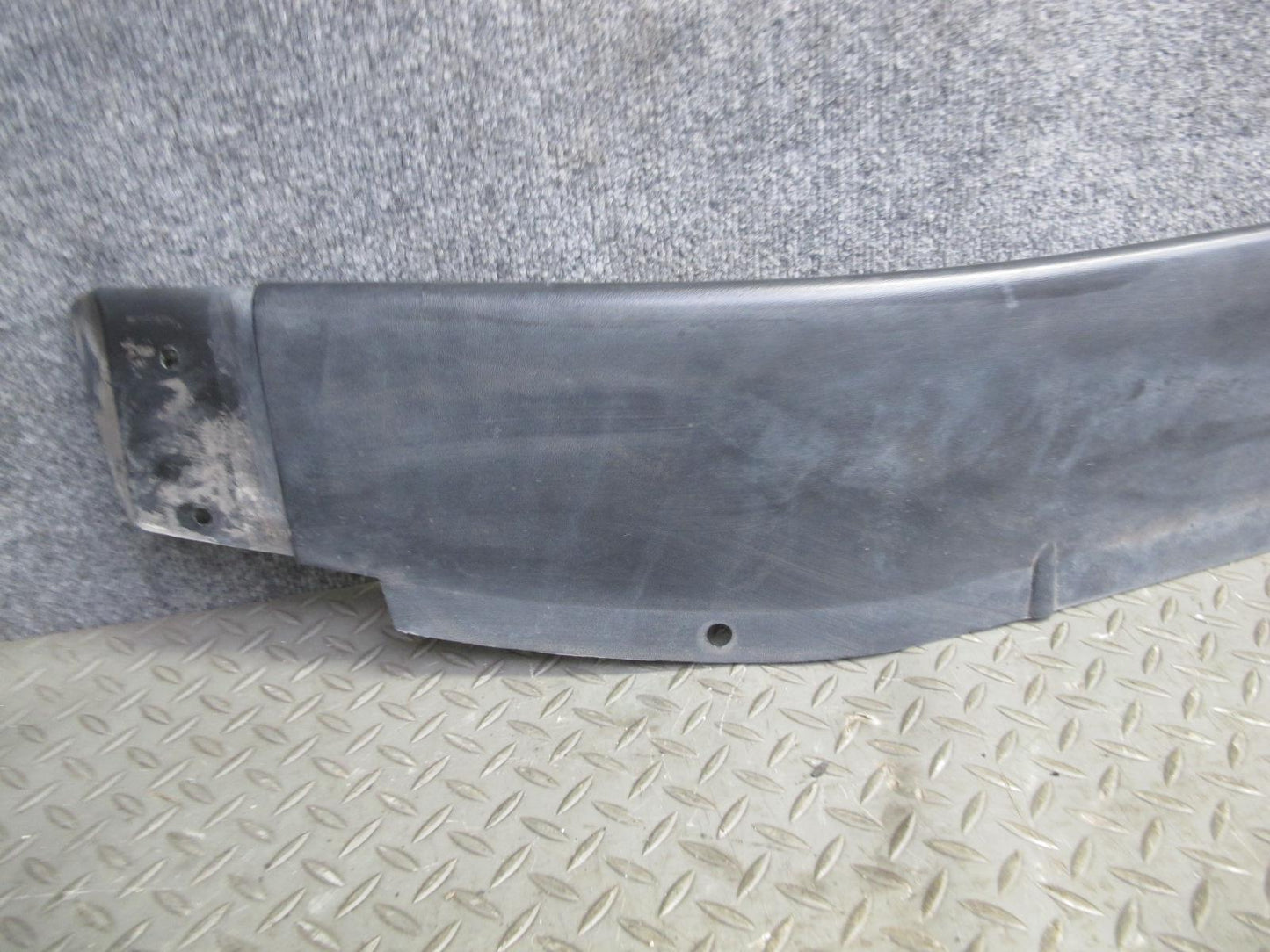 2003-2009 Hummer H2 Right Passenger Side Rocker Skirt Panel Molding Trim
