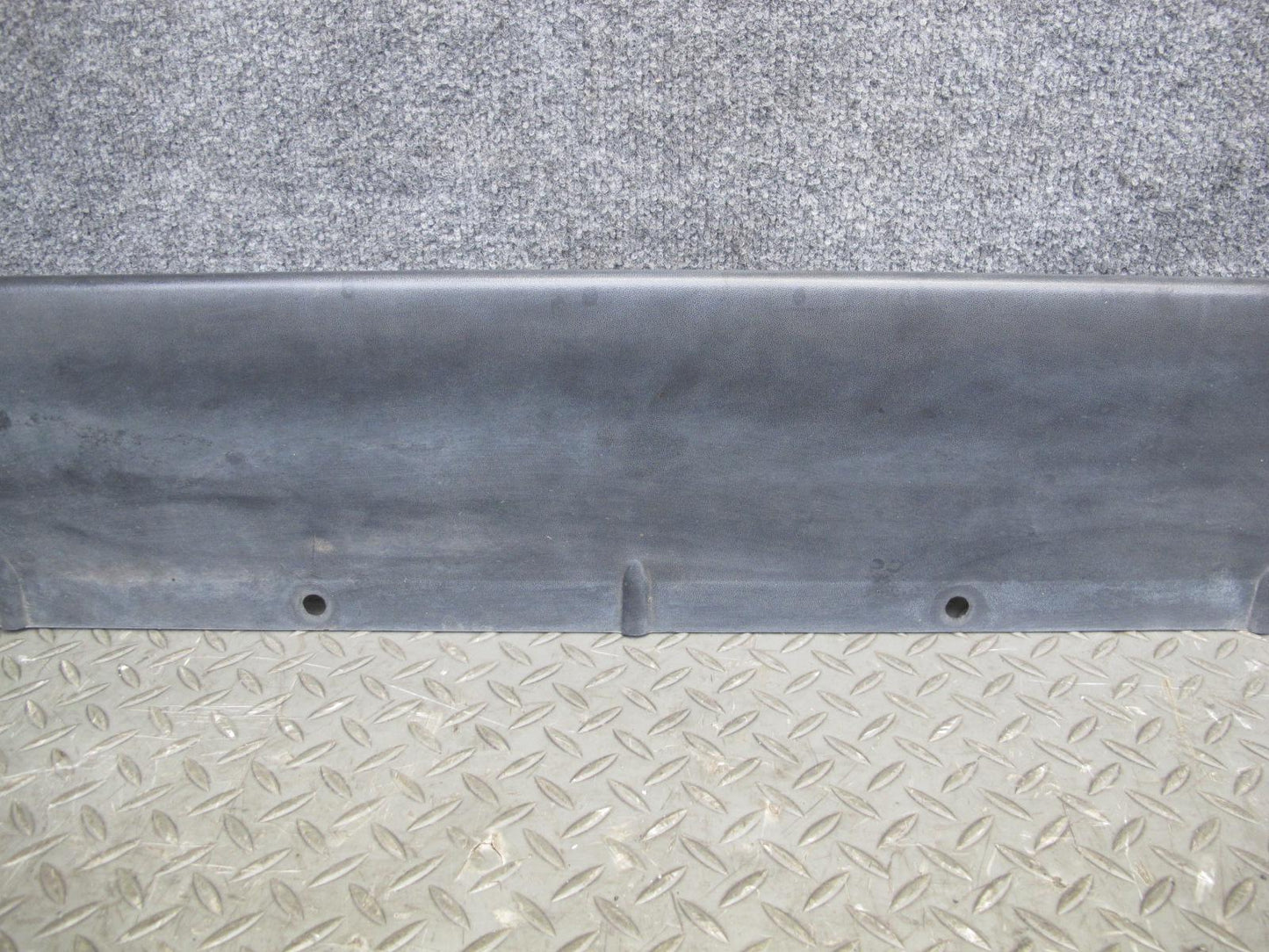 2003-2009 Hummer H2 Right Passenger Side Rocker Skirt Panel Molding Trim