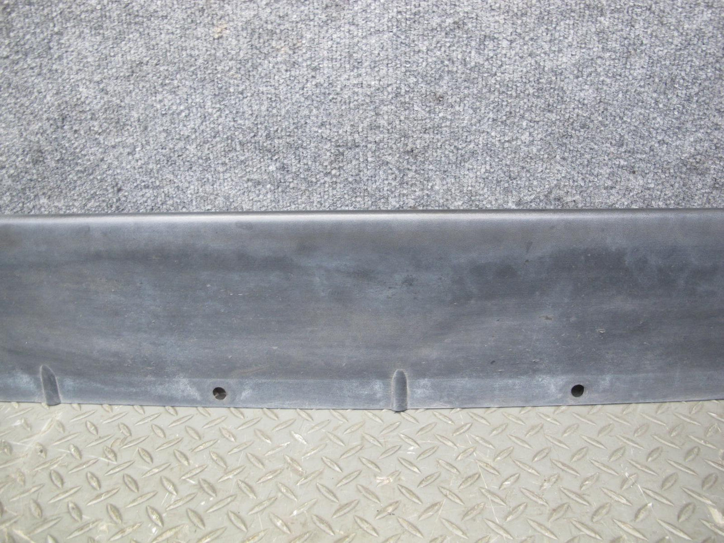 2003-2009 Hummer H2 Right Passenger Side Rocker Skirt Panel Molding Trim