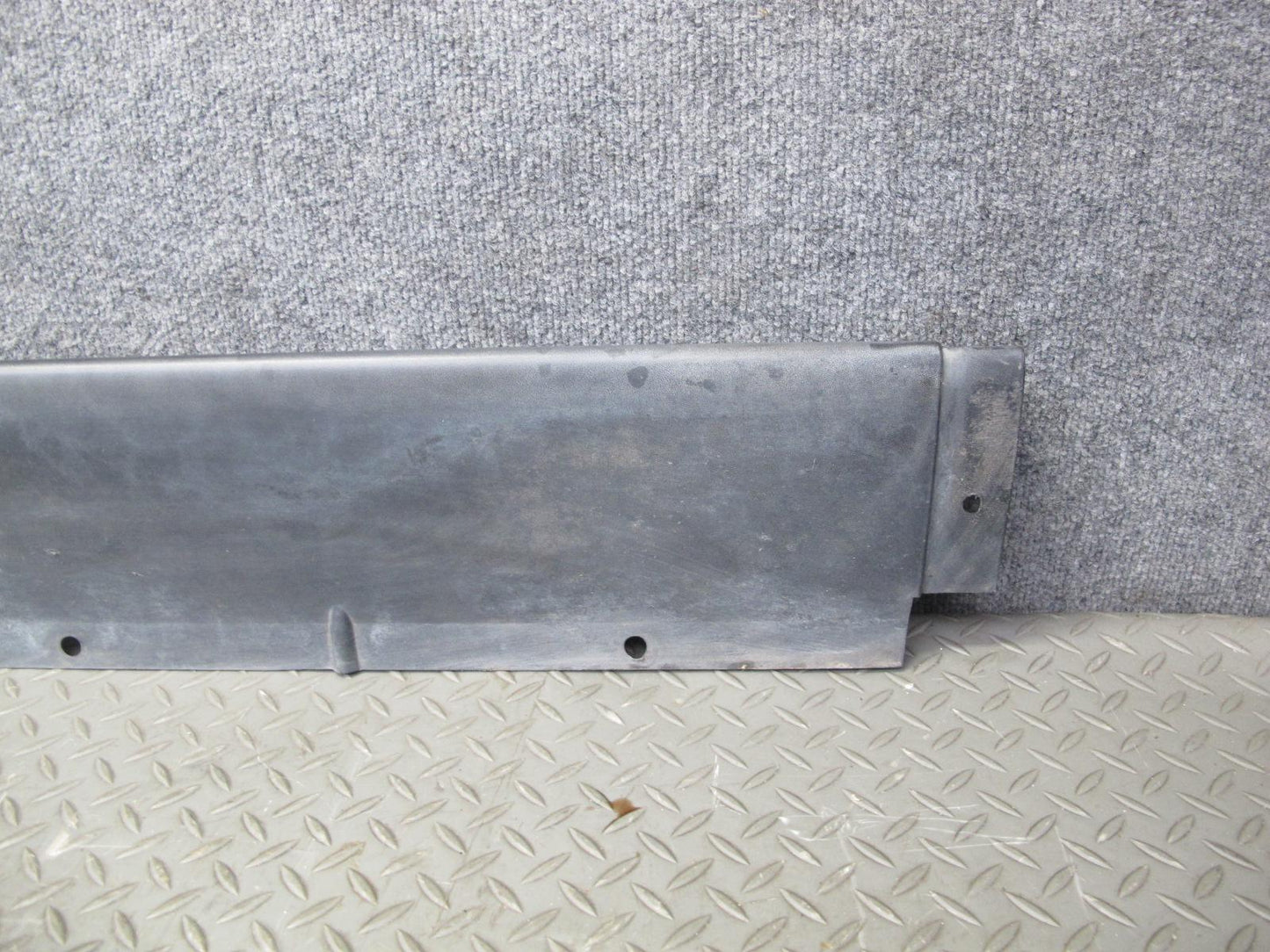 2003-2009 Hummer H2 Right Passenger Side Rocker Skirt Panel Molding Trim