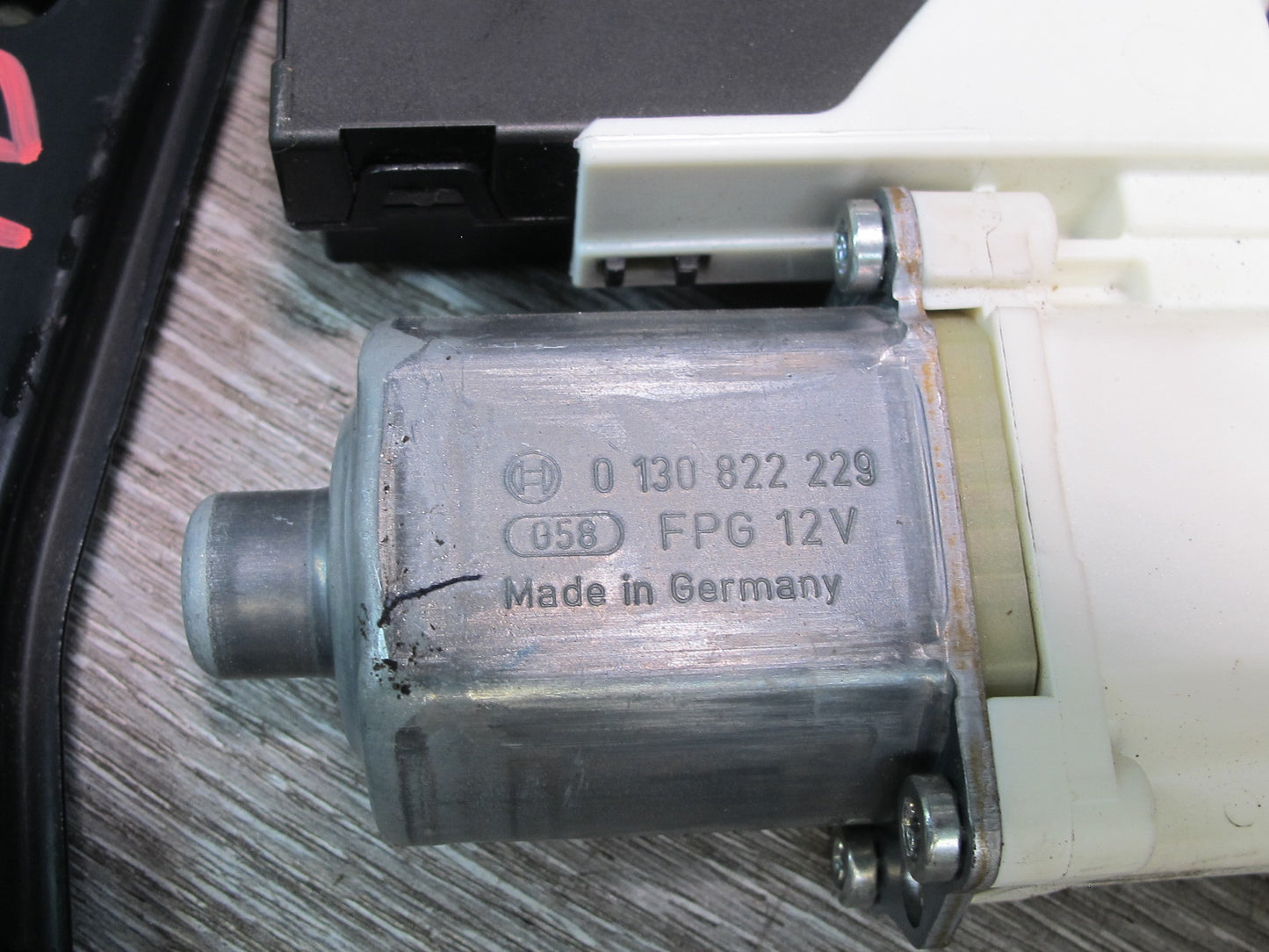 06-09 VW R32 GTI Rabbit MK5 2-DR Right Door Window Regulator w Motor OEM