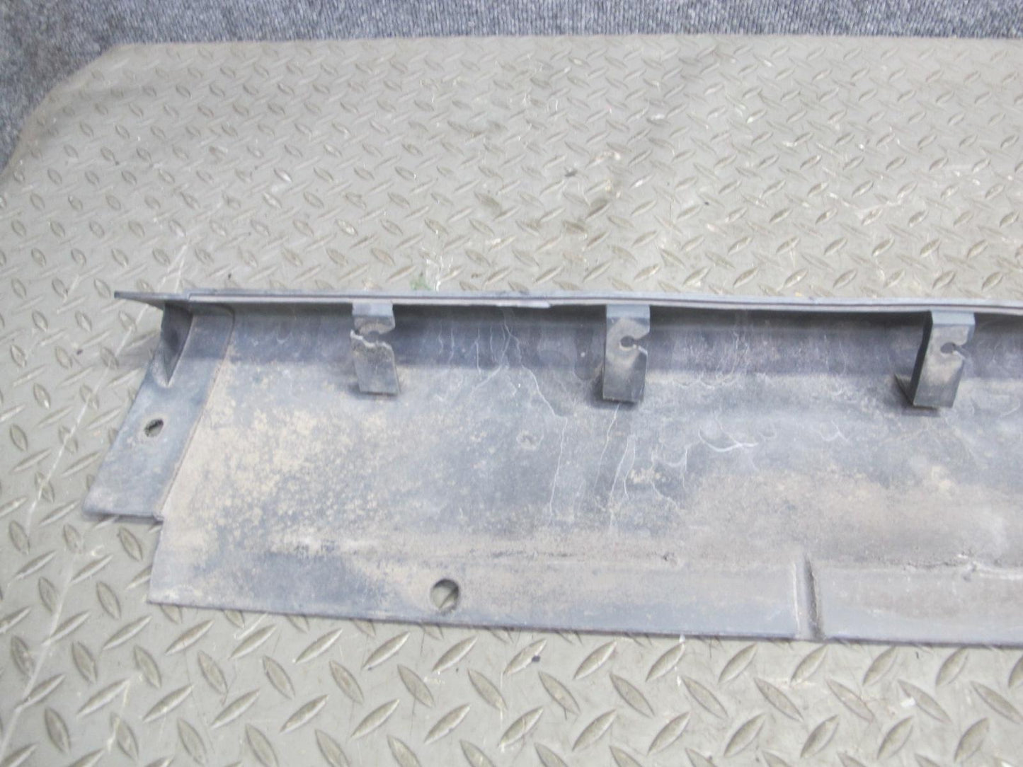 2003-2009 Hummer H2 Right Passenger Side Rocker Skirt Panel Molding Trim