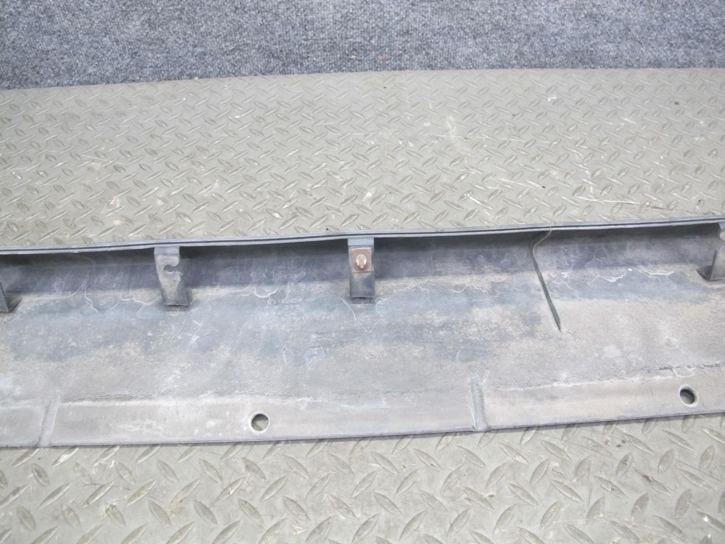2003-2009 Hummer H2 Right Passenger Side Rocker Skirt Panel Molding Trim
