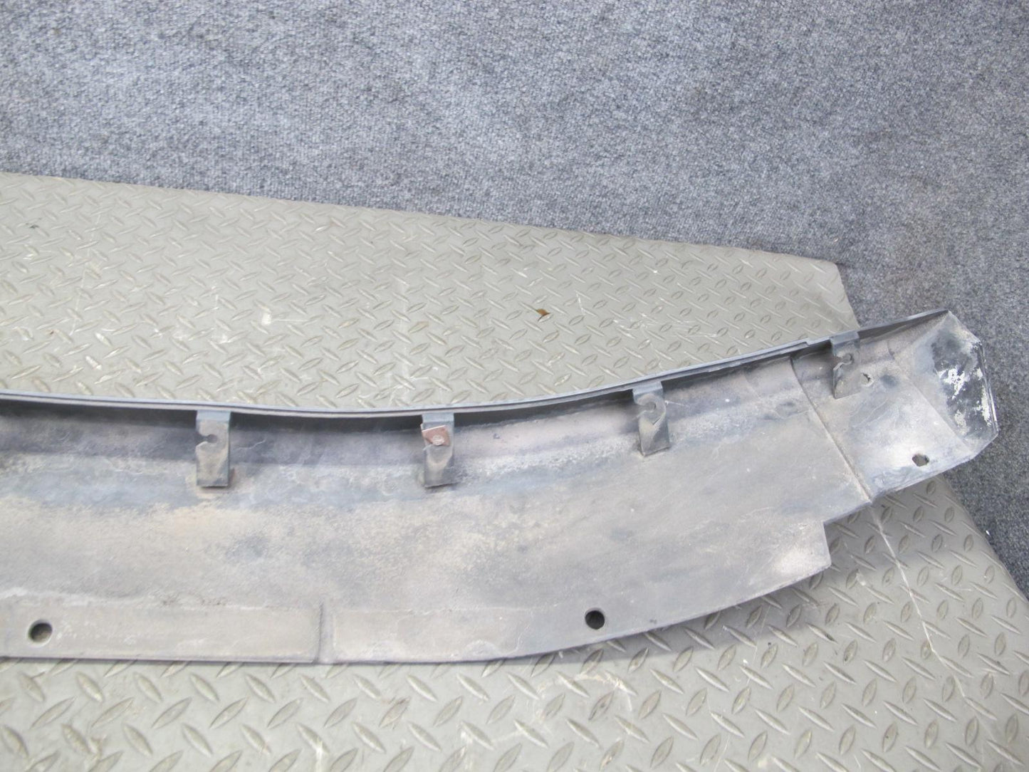 2003-2009 Hummer H2 Right Passenger Side Rocker Skirt Panel Molding Trim