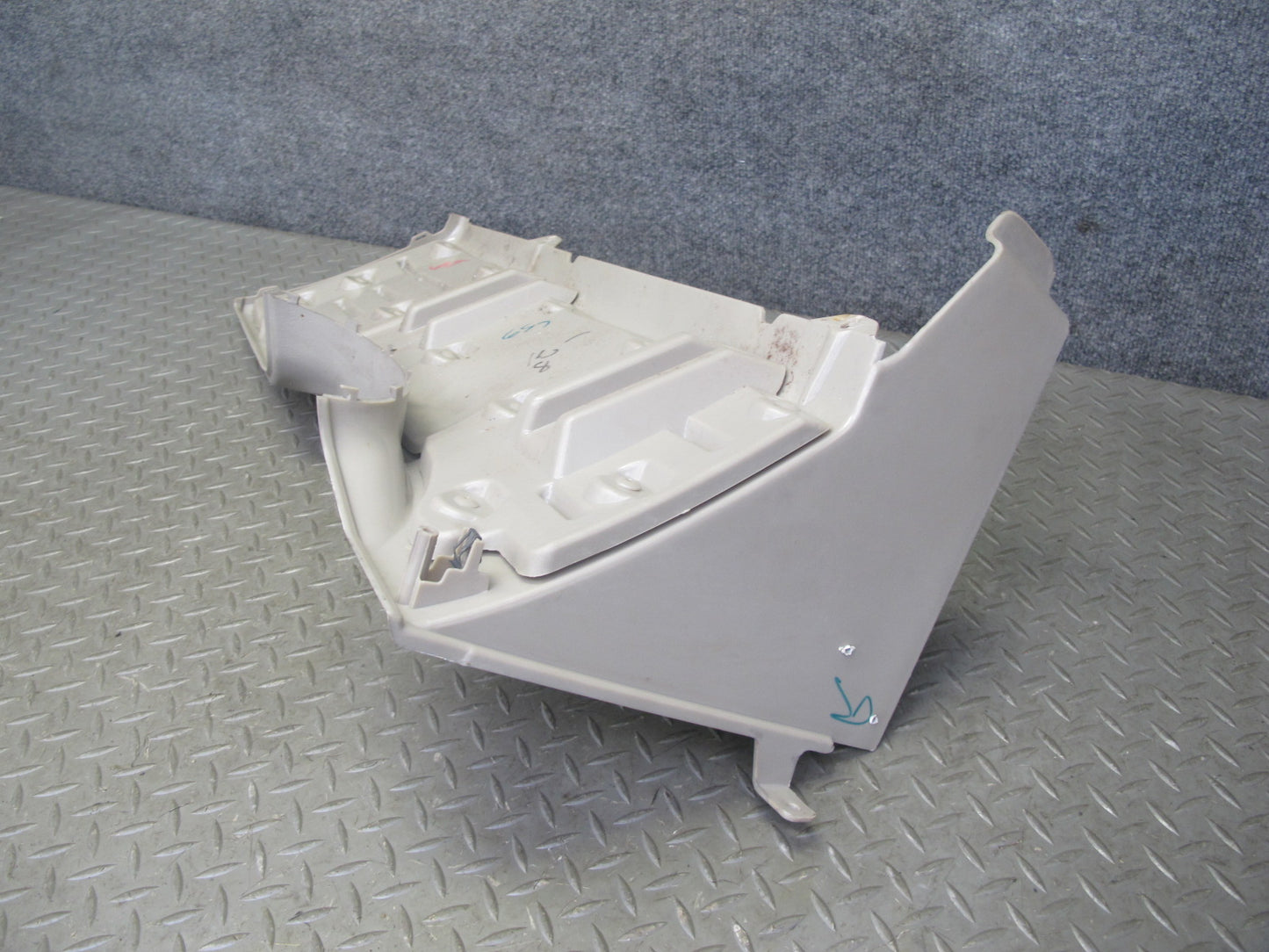 2003-2007 Hummer H2 Dash Front Left Lower Knee Trim Cover Panel 15058424