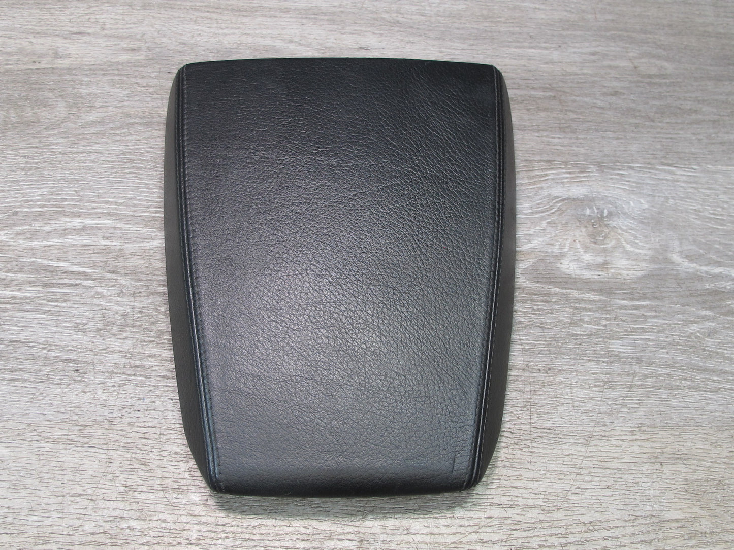 2006-2010 BMW E63 E64 Center Console Rear Armrest Leather Pad Cover 7072739