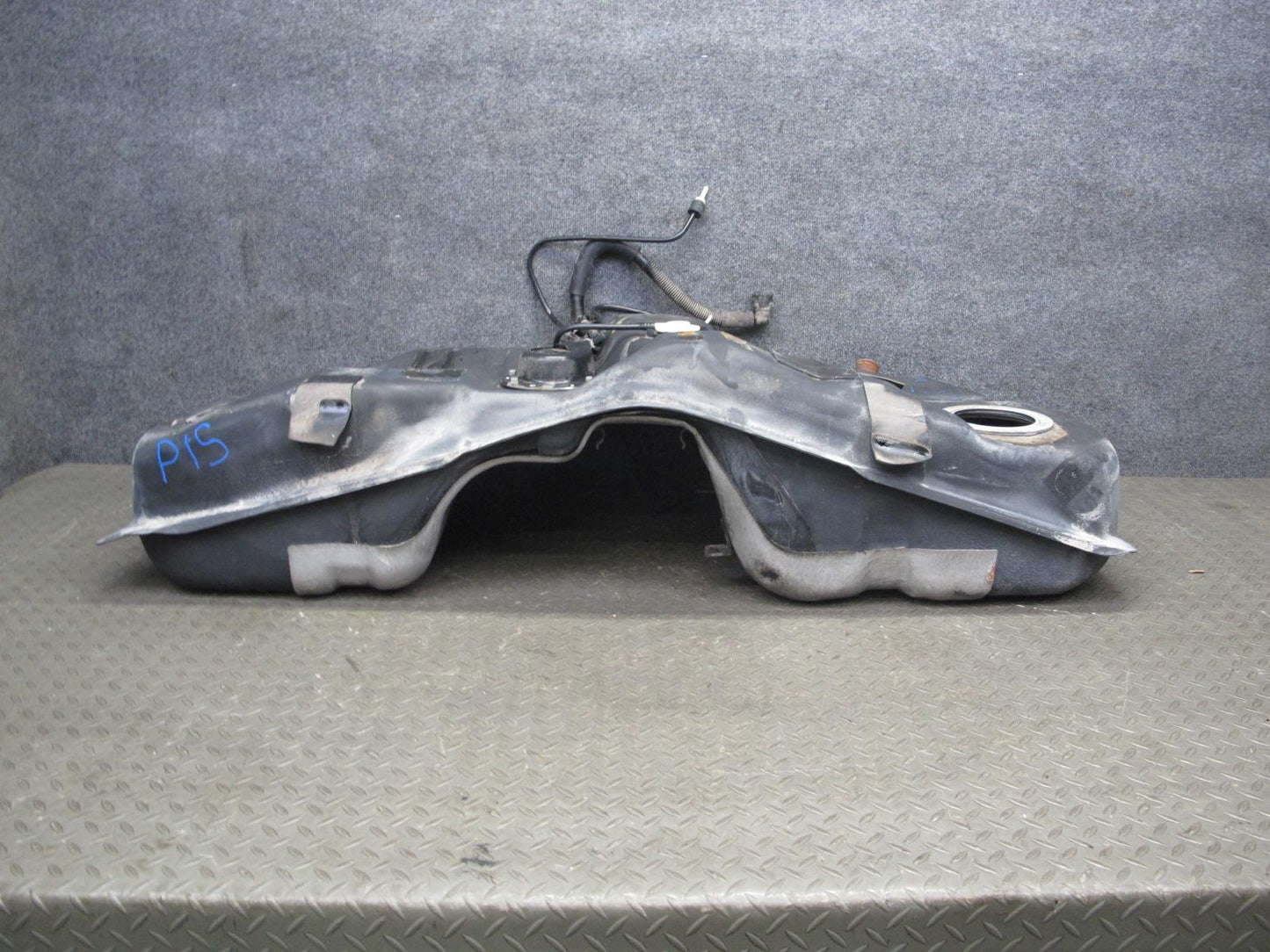 01-05 Lexus JCE10L IS300 Sedan Fuel Tank Unit OEM