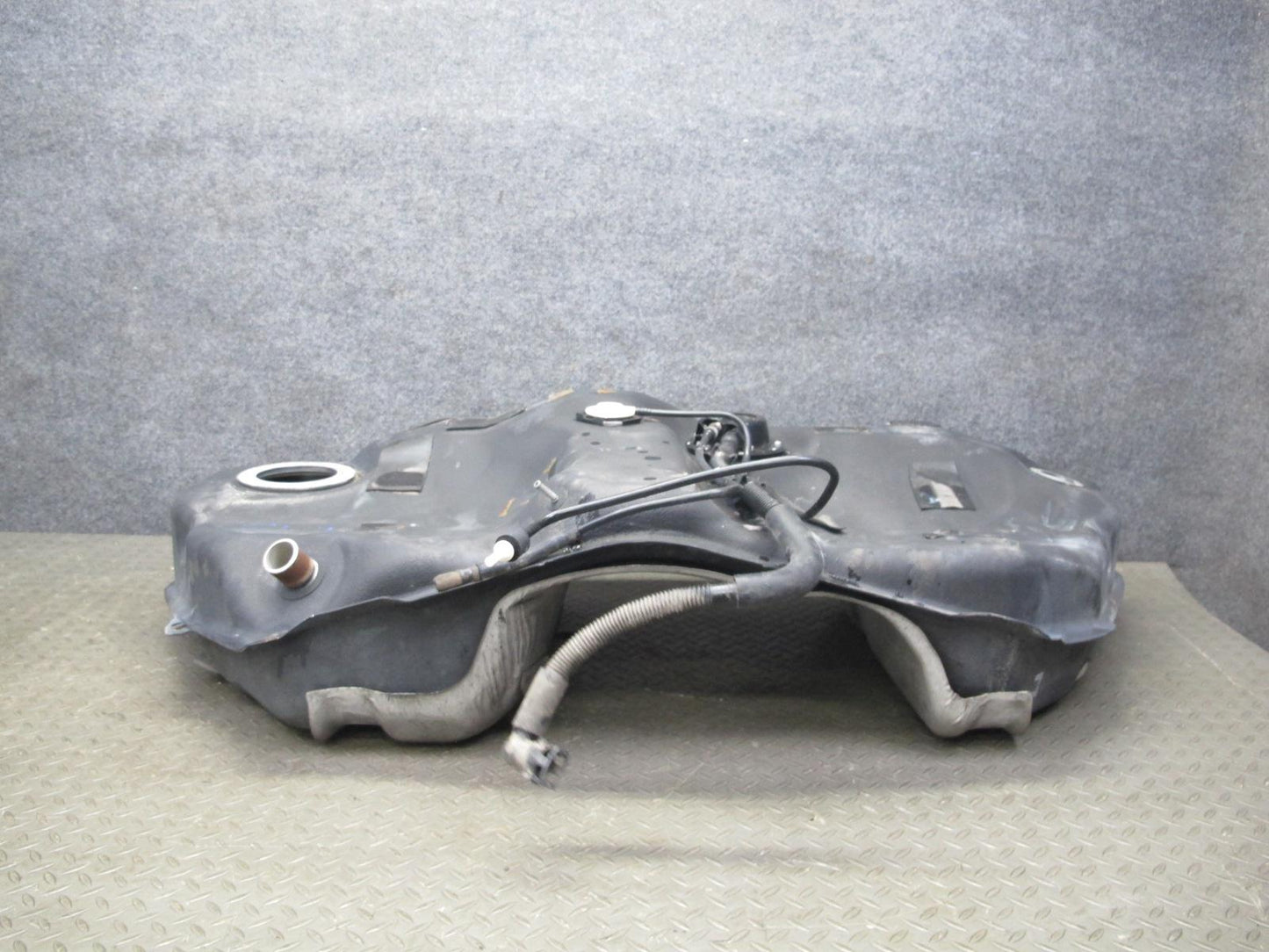 01-05 Lexus JCE10L IS300 Sedan Fuel Tank Unit OEM