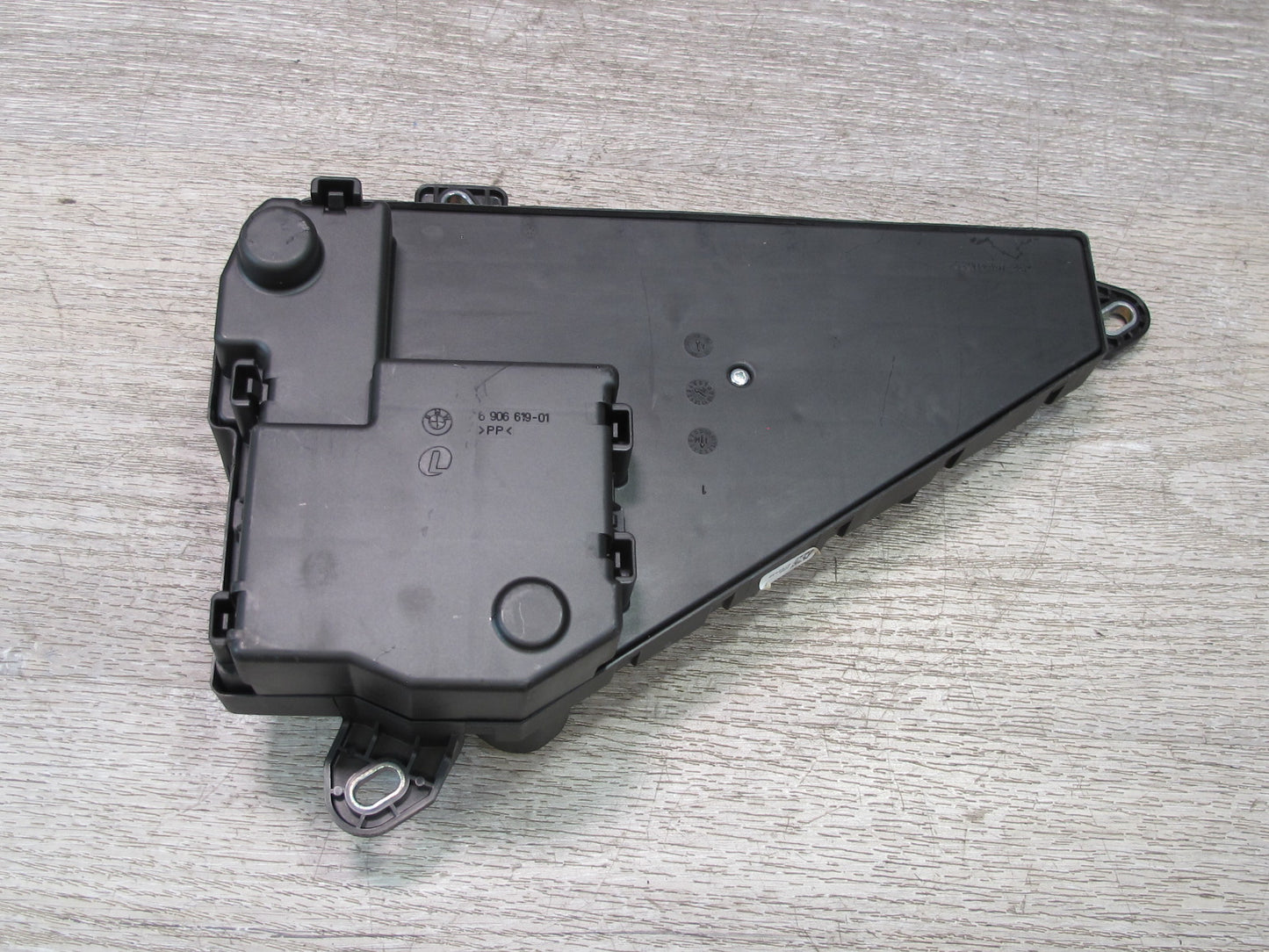 2006-2010 BMW E63 E64 Rear Trunk Fuse Relay Box Module 6906618