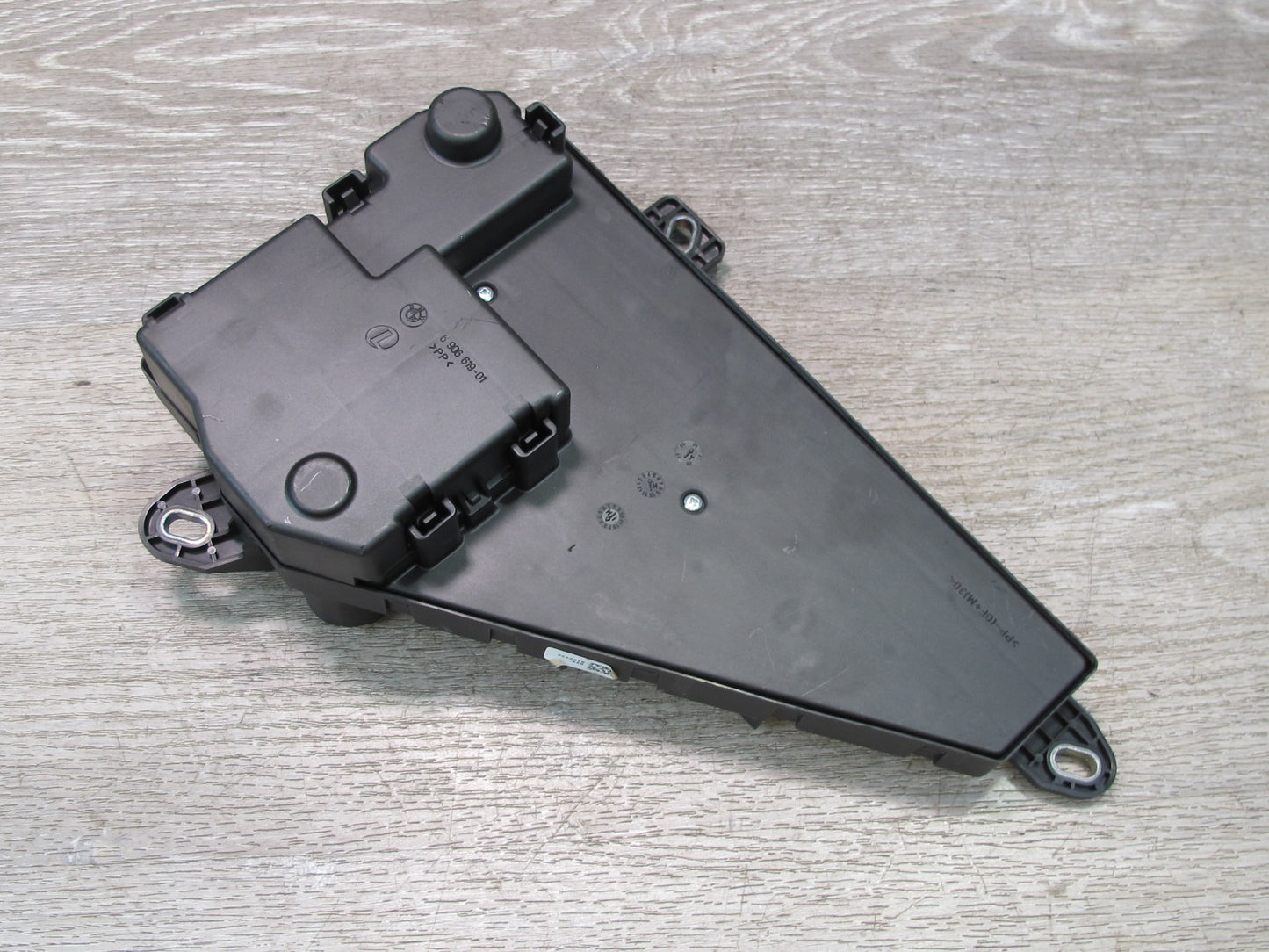 2006-2010 BMW E63 E64 Rear Trunk Fuse Relay Box Module 6906618