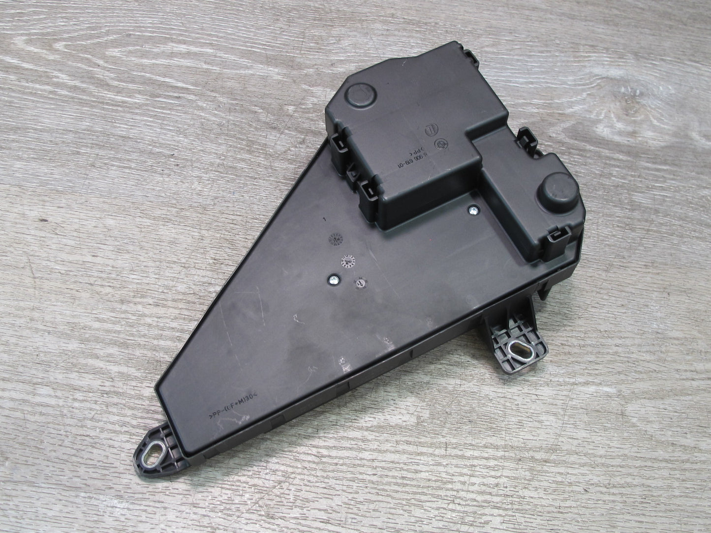 2006-2010 BMW E63 E64 Rear Trunk Fuse Relay Box Module 6906618