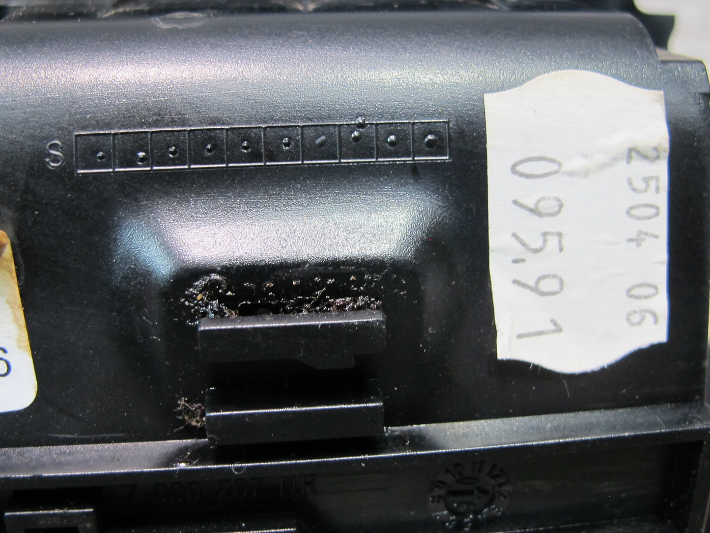 2006-2010 BMW E63 E64 Front Center Console Ashtray Lighter Outlet